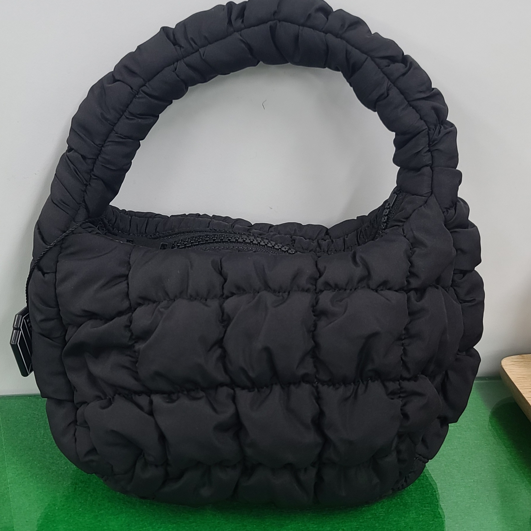 COS Quilted Micro Bag Black 착용 스타일