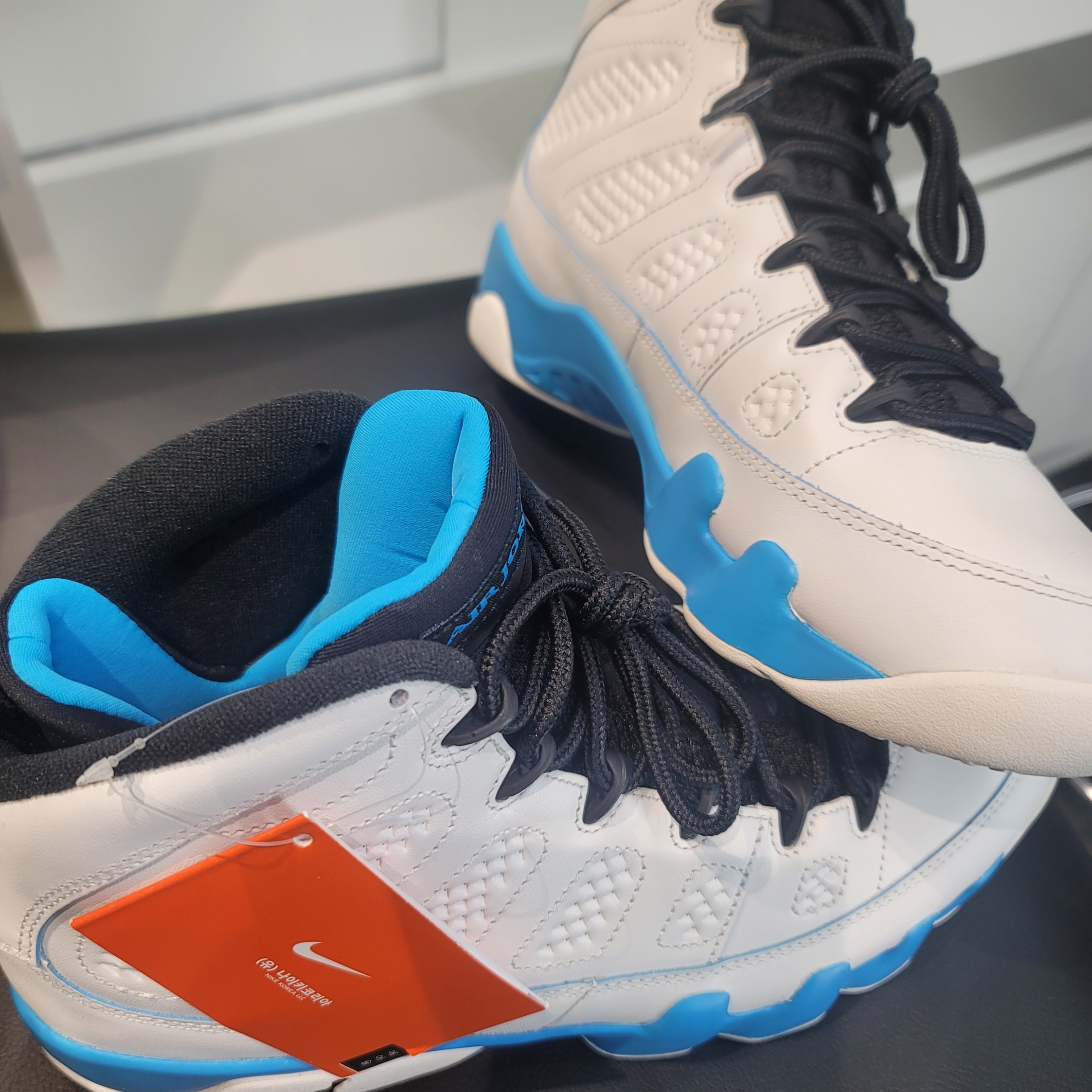 Jordan 9 Retro Powder Blue 착용 스타일 - 2
