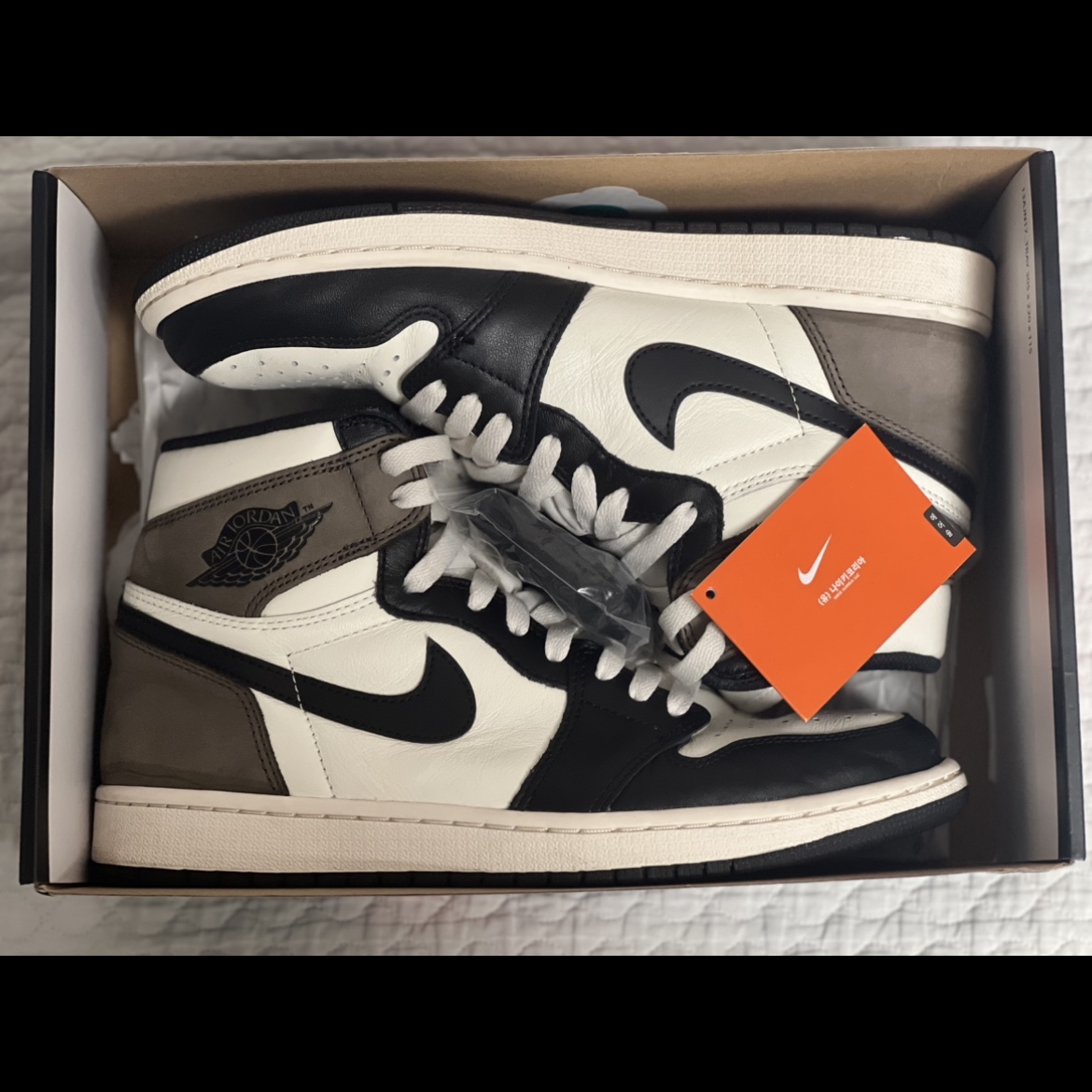 Jordan 1 Retro High OG Black Mocha 착용 스타일