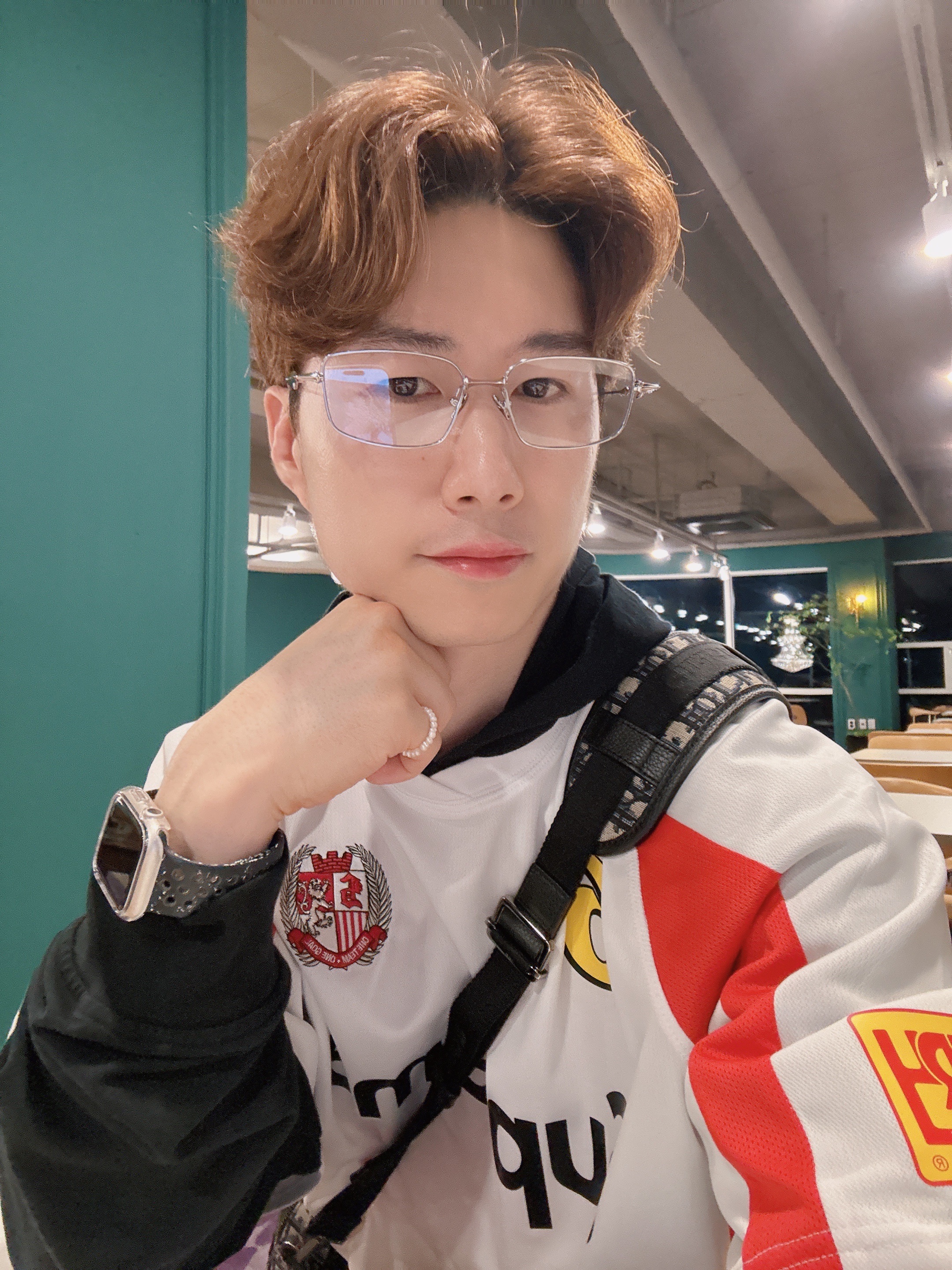 Gentle Monster Atomic 02 Silver, Supreme Hooded Soccer Jersey White - 23FW 착용 스타일