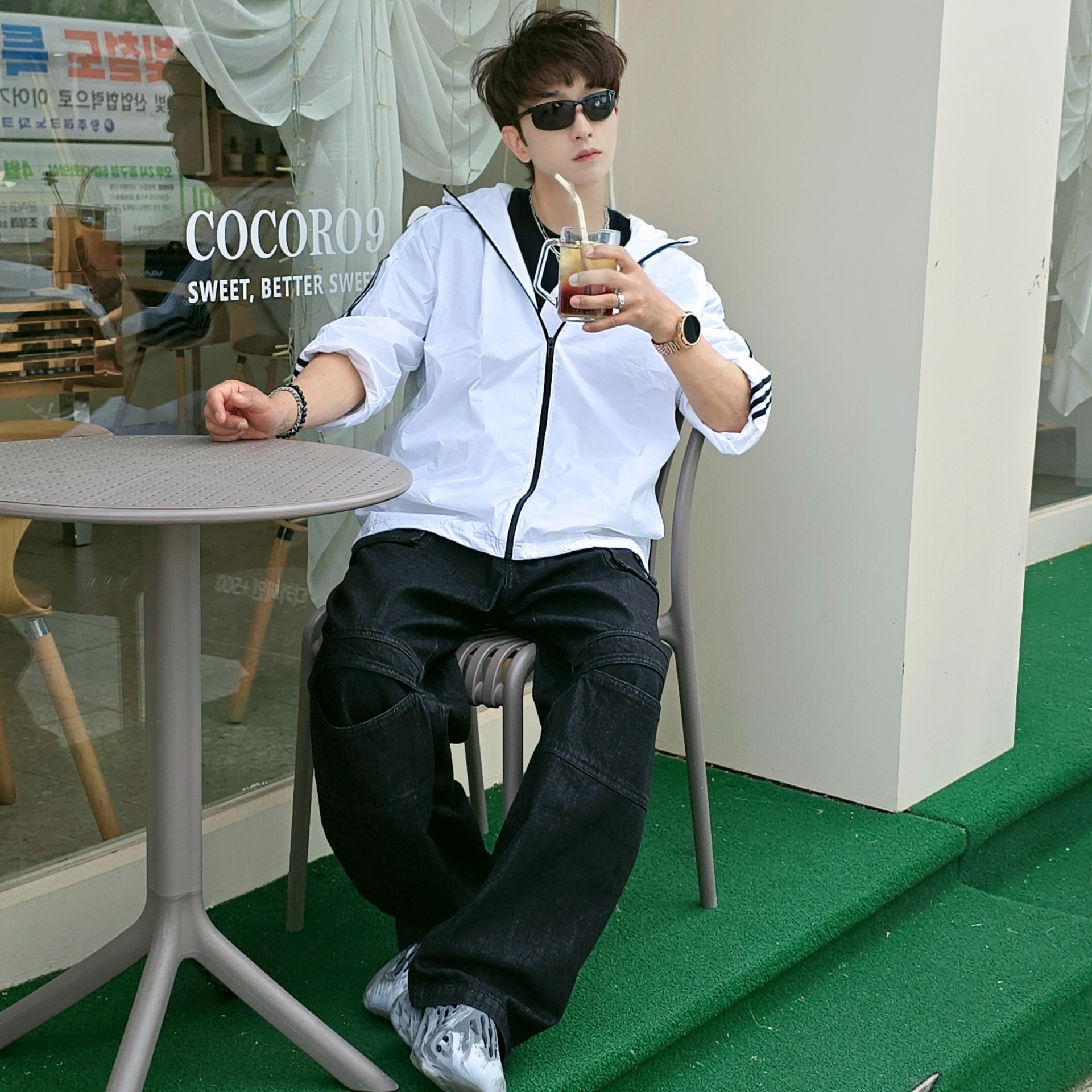 Adidas Essential 3S Woven Windbreaker Jacket White - KR Sizing, Adidas Adicolor Classics Trefoil T-Shirt Black - KR Sizing 착용 스타일 - 7