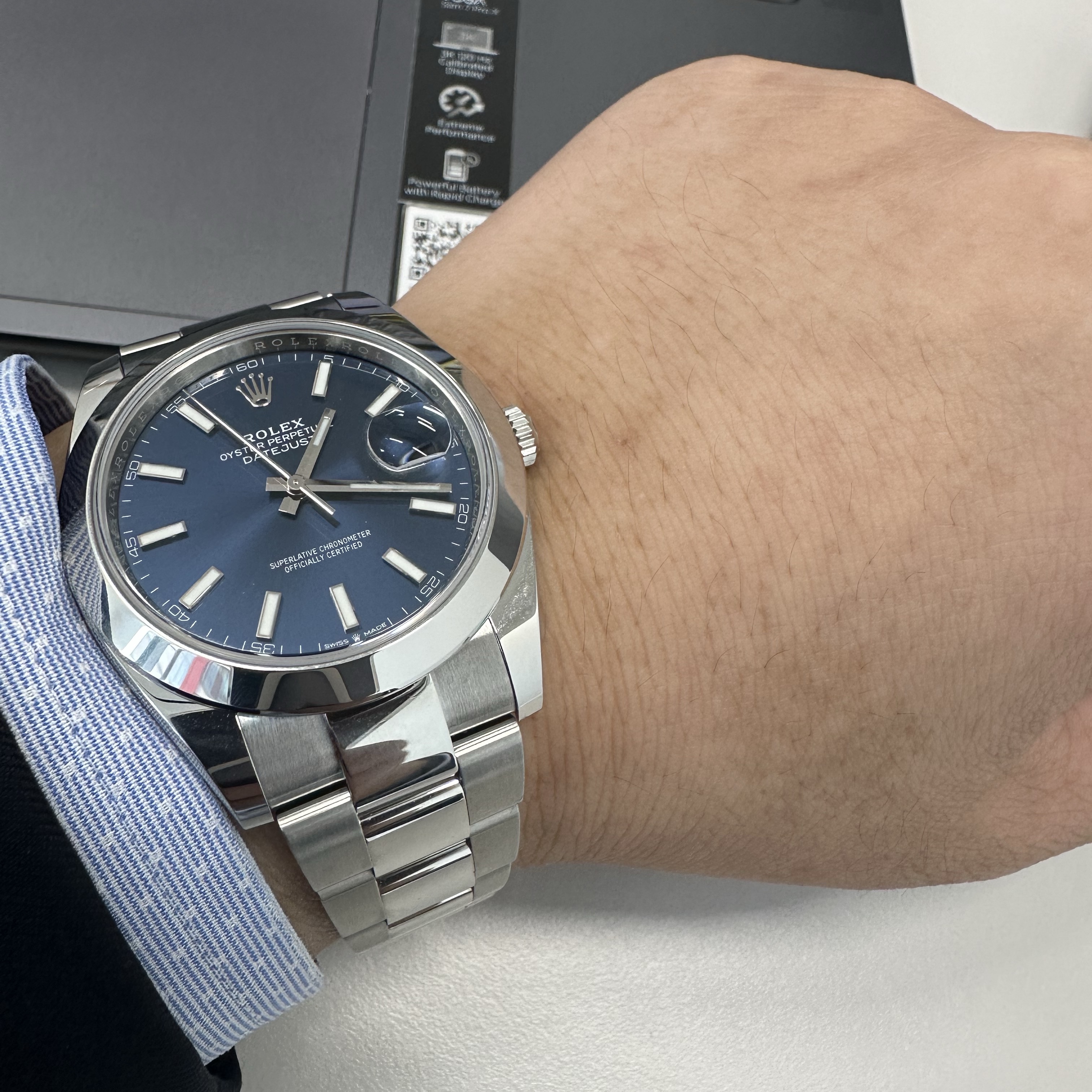 Rolex Datejust 41mm 126300 Bright Blue Oyster 착용 스타일