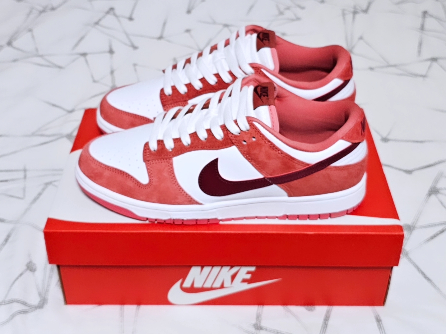(W) Nike Dunk Low Valentine Day White Adobe 착용 스타일 - 2