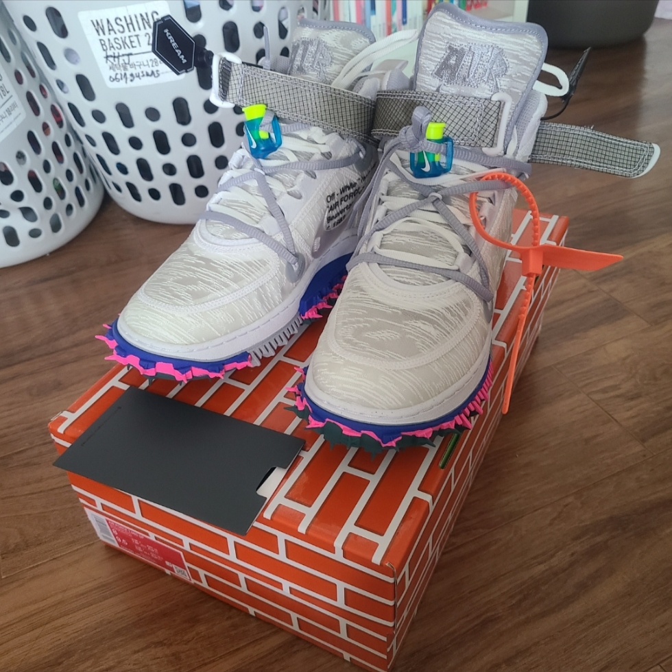 Nike x Off-White Air Force 1 Mid SP White 착용 스타일