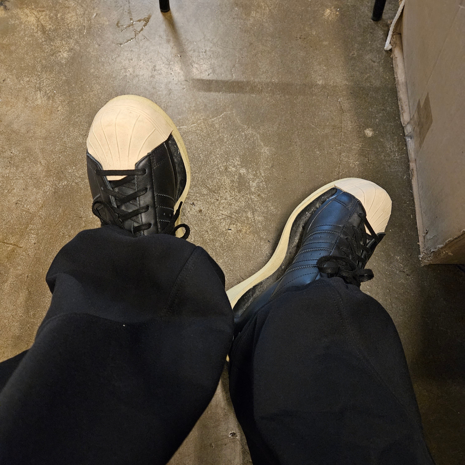 Y-3 Gendo Superstar Black Easy Yellow 착용 스타일 - 1