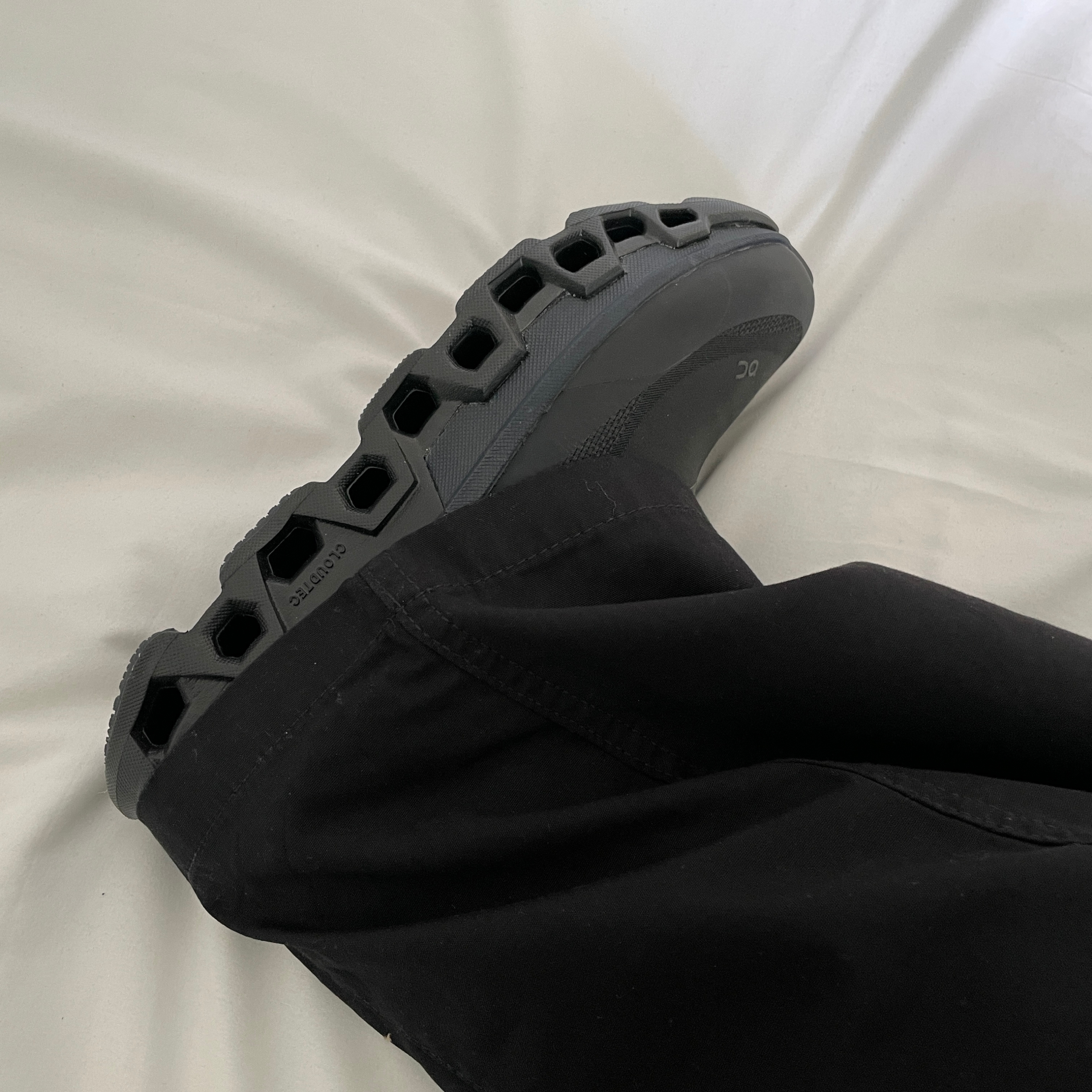 On Running x Post Archive Faction (Paf) Cloudmonster 2 Black Magnet, Balenciaga Le Cagole Men Card Case On Keychain Black 착용 스타일 - 2