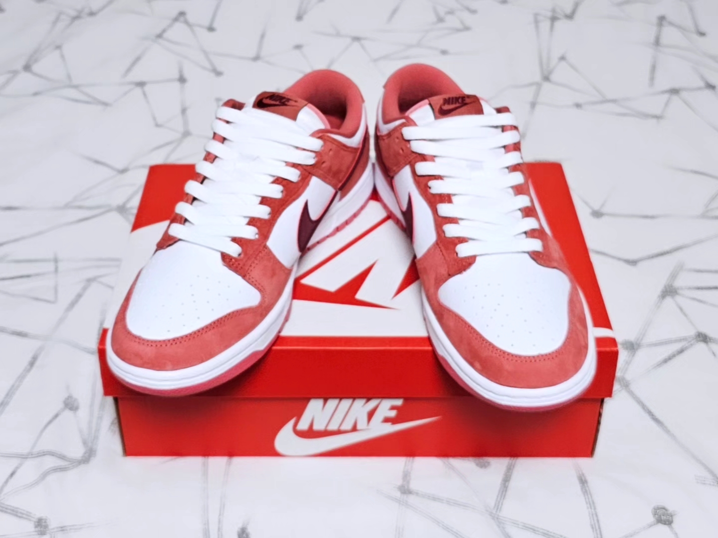 (W) Nike Dunk Low Valentine Day White Adobe 착용 스타일 - 3
