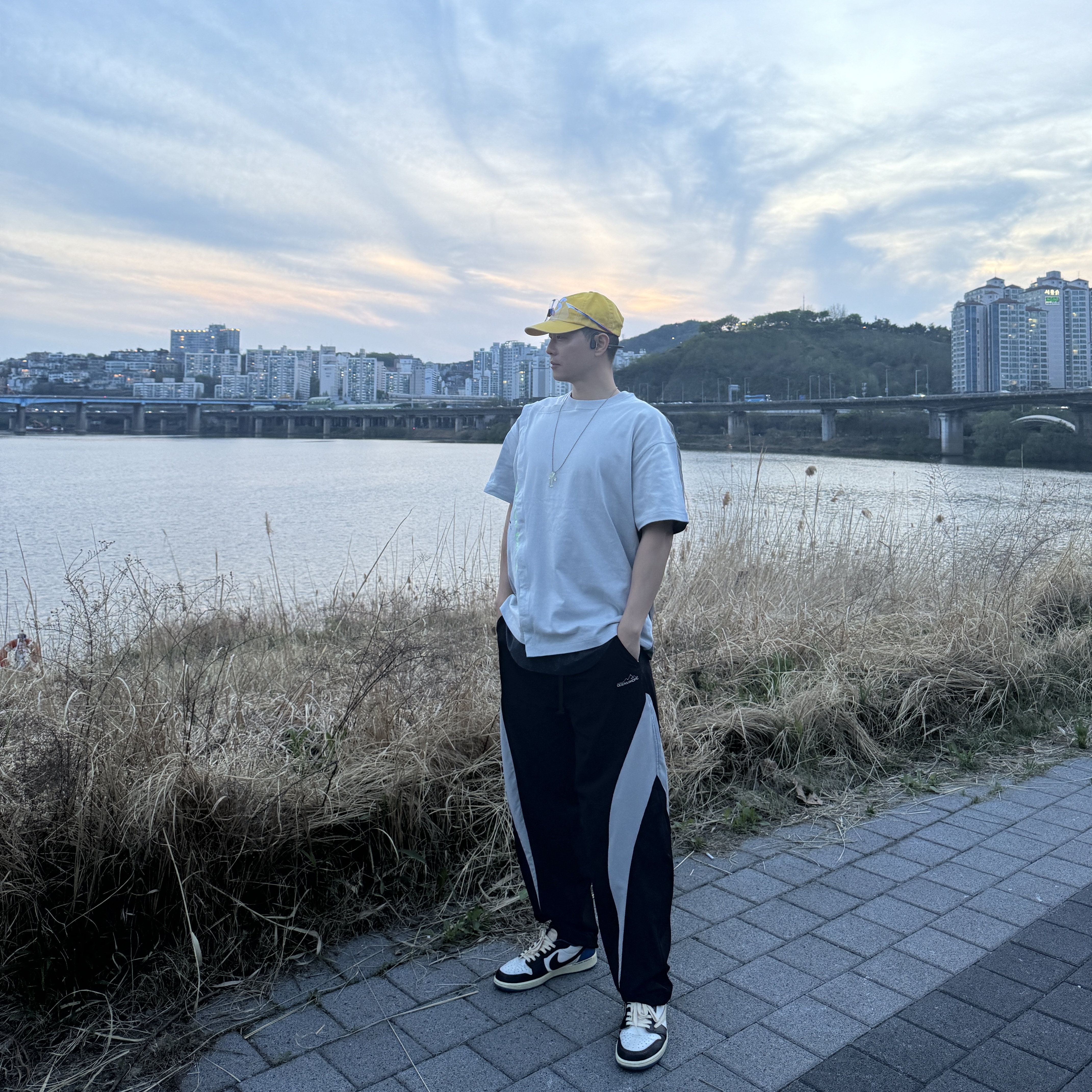 Nike x Feng Chen Wang Pro T-Shirt Light Smoke Grey (DV4011-077), Supreme Pigment Print S Logo 6-Panel Yellow - 23FW 착용 스타일