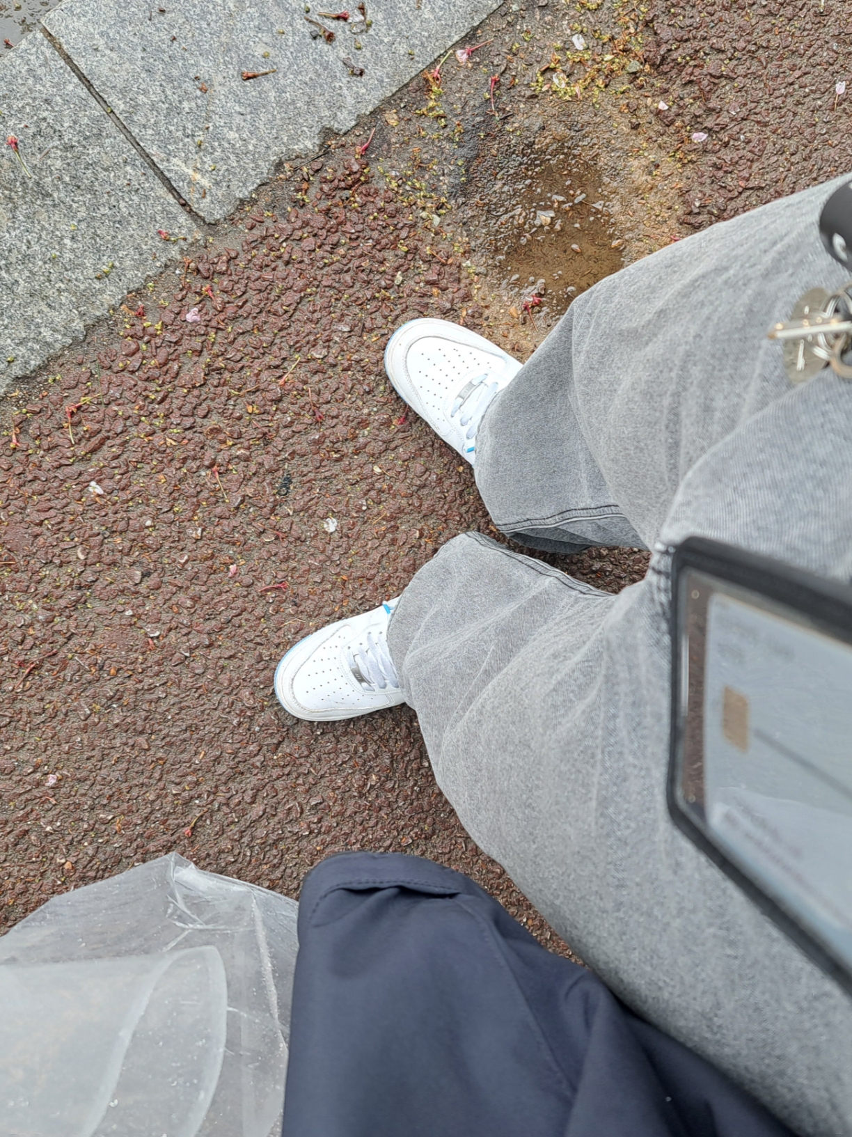 Nike Air Force 1 '07 White University Blue 착용 스타일