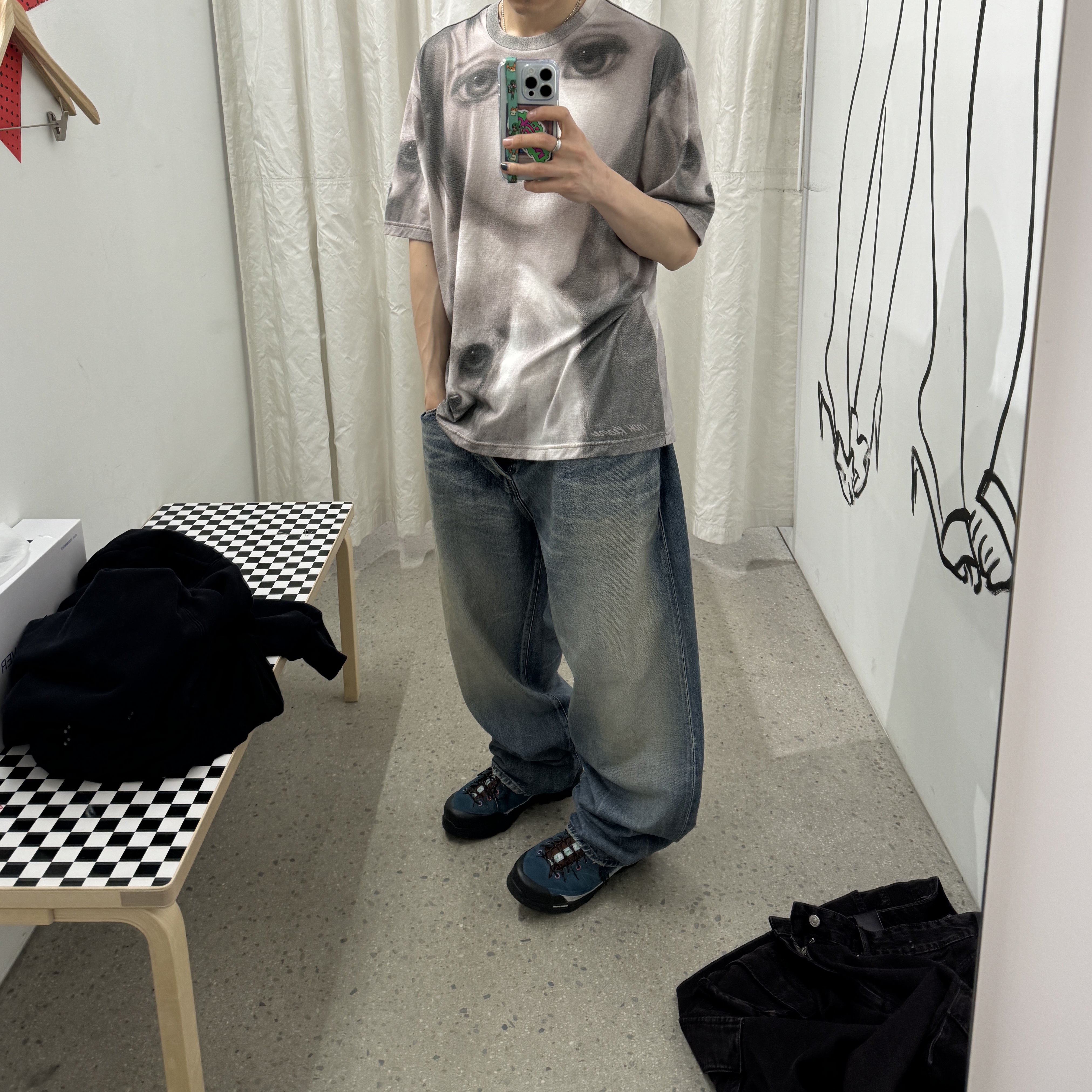 Supreme x Margaret Keane Best Friends S/S Top Grey - 24SS, Supreme Distressed Loose Fit Selvedge Jean Washed Indigo - 24SS 착용 스타일