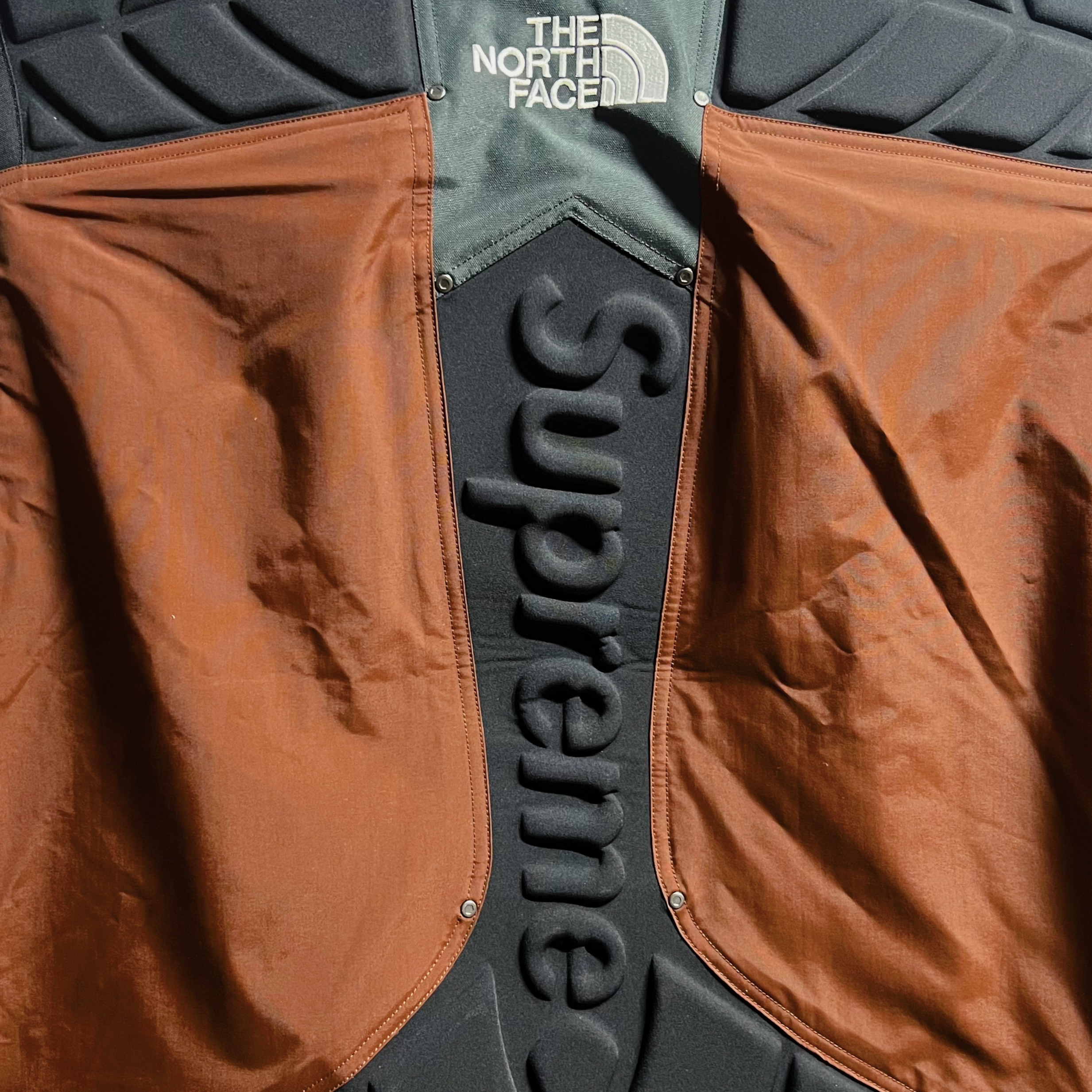 Supreme x The North Face Steep Tech Apogee Jacket Brown - 22FW 착용 스타일 - 2