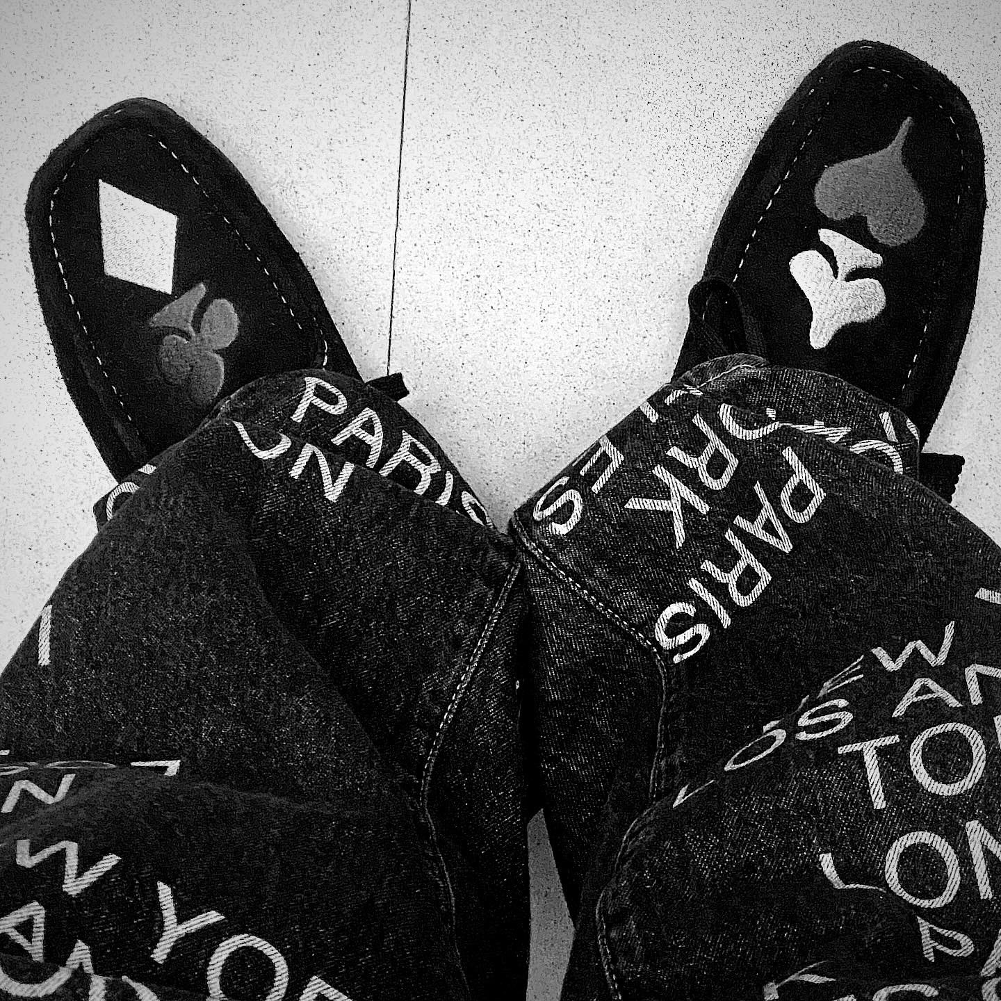 Clarks x Stussy Wallabee Black Suede, Stussy Big OL’ Jean City Link Denim Washed Black 착용 스타일