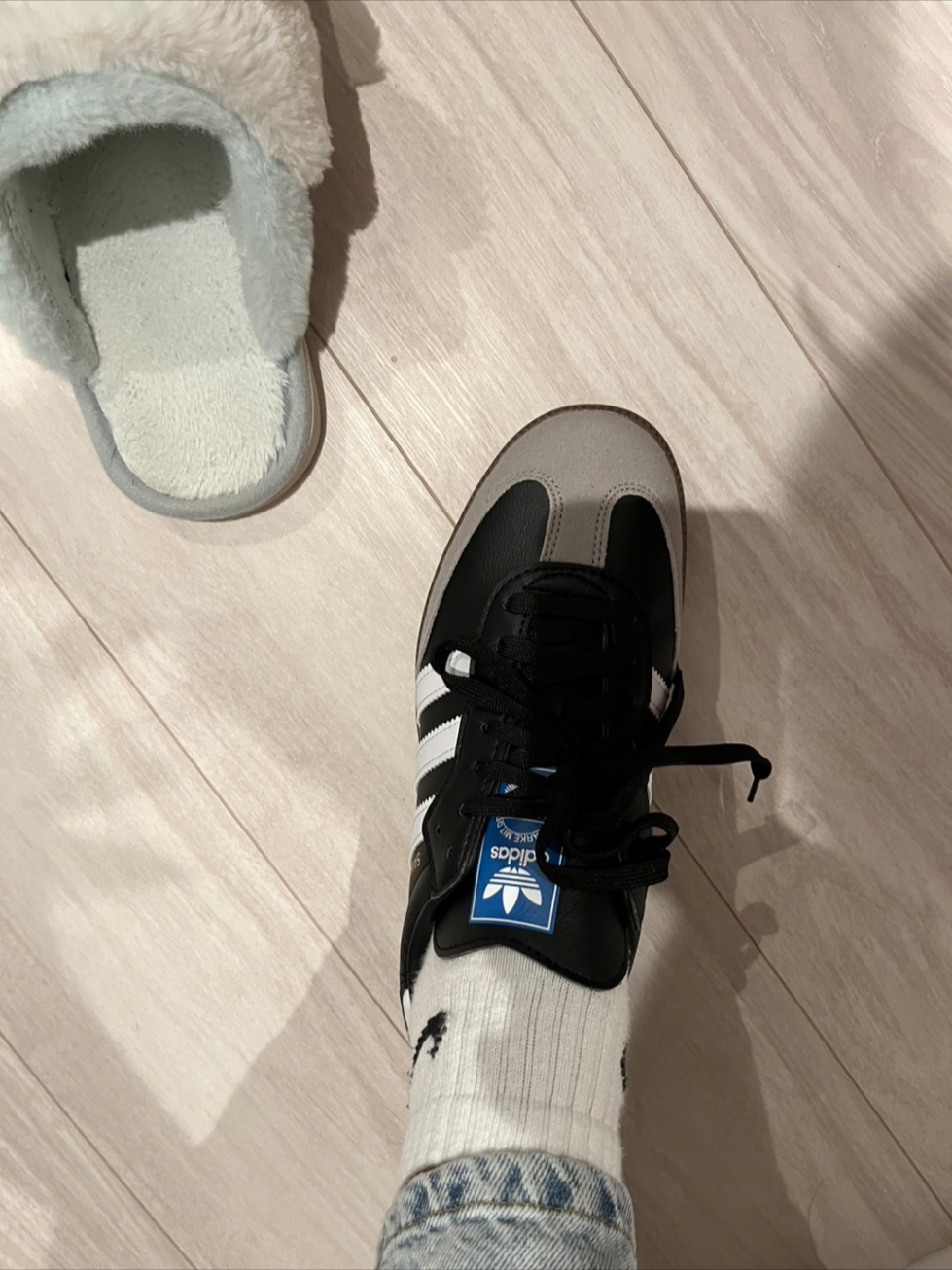 Adidas Samba OG Black White Gum 착용 스타일 - 2