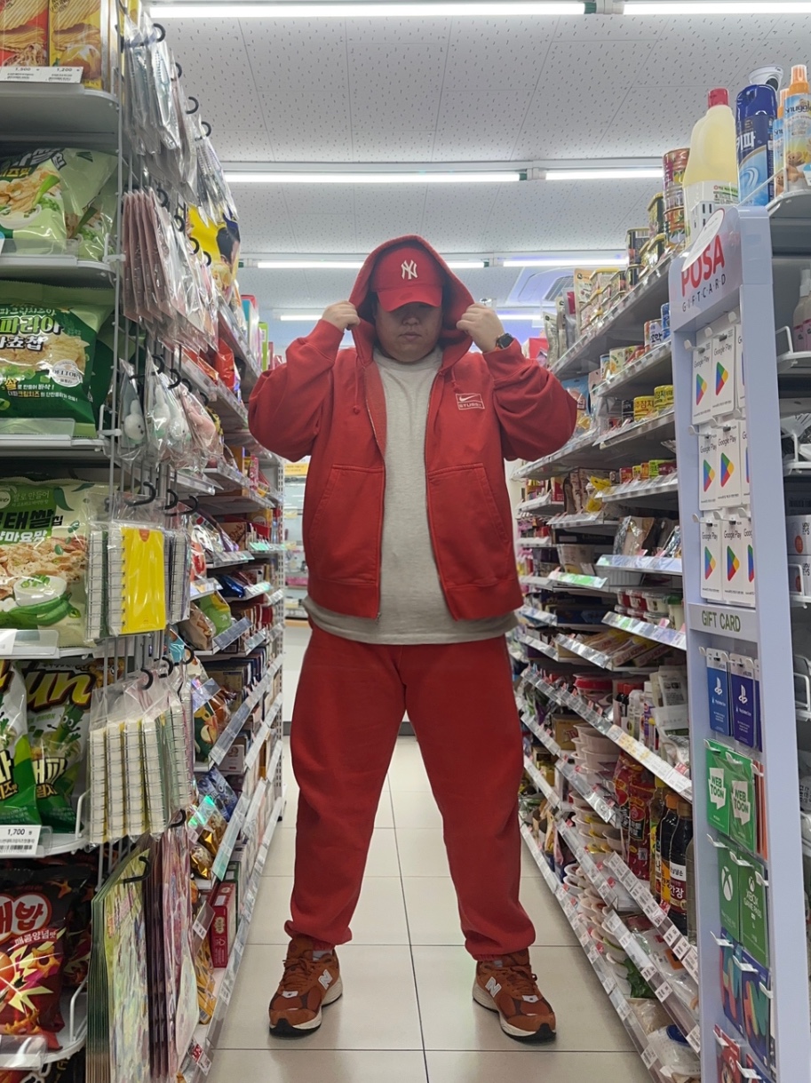 New Balance 2002R Rust Oxide, Nike x Stussy Full Zip Pigment Dyed Fleece Hoodie Habanero Red (FJ9161-642) 착용 스타일