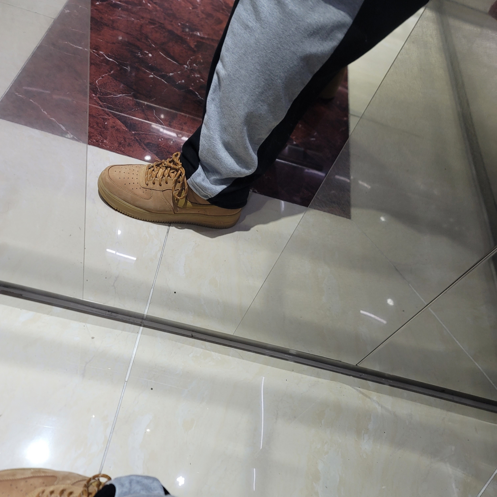 Nike Air Force 1 '07 WB Flax 착용 스타일 - 2