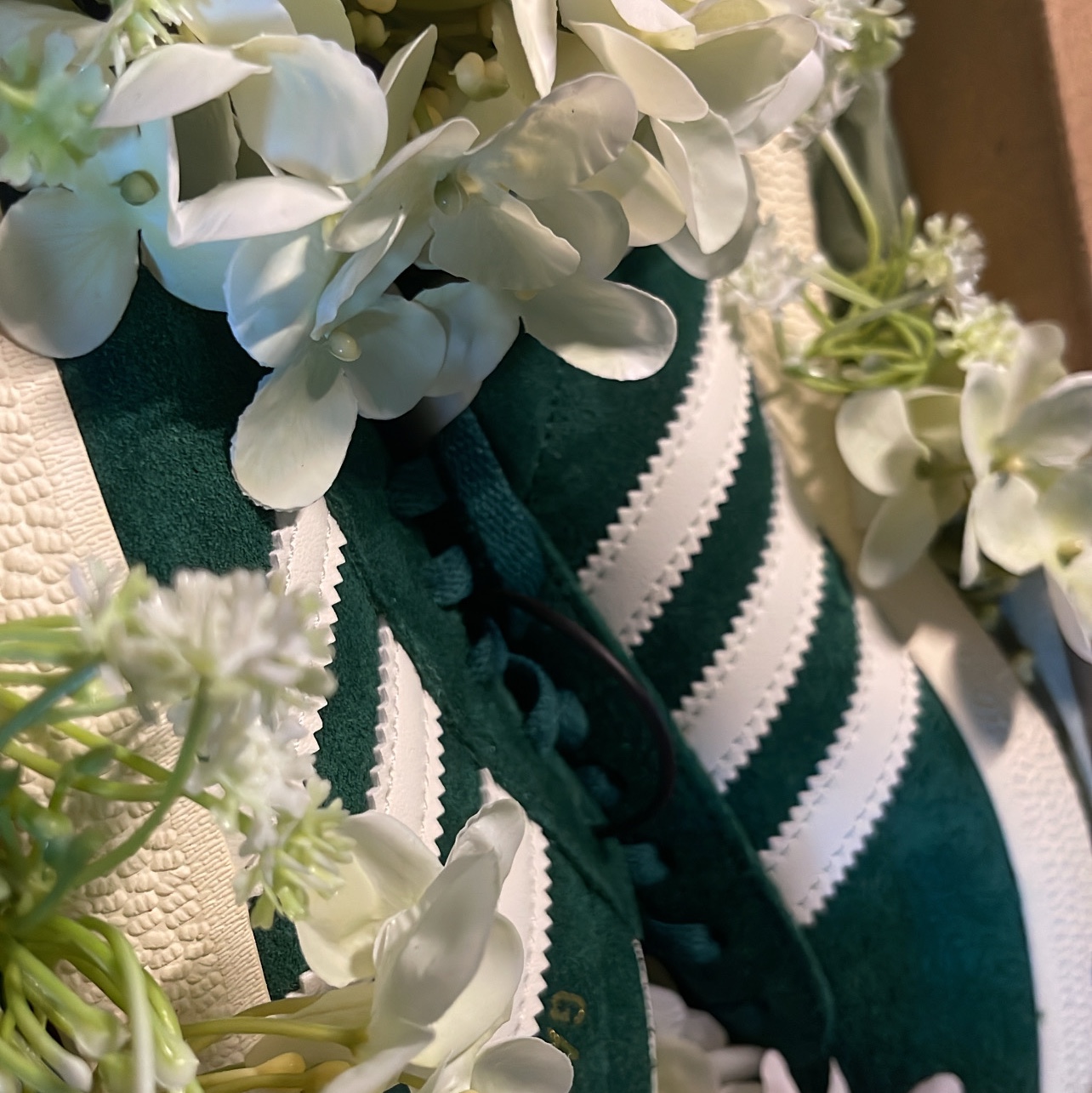 Adidas Gazelle Dark Green Cream White 착용 스타일