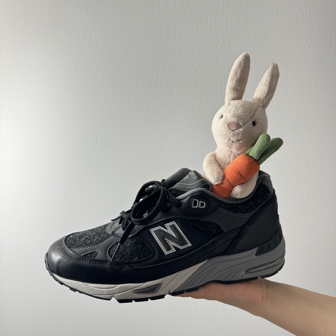 New Balance 991 Made in UK Black Grey 착용 스타일