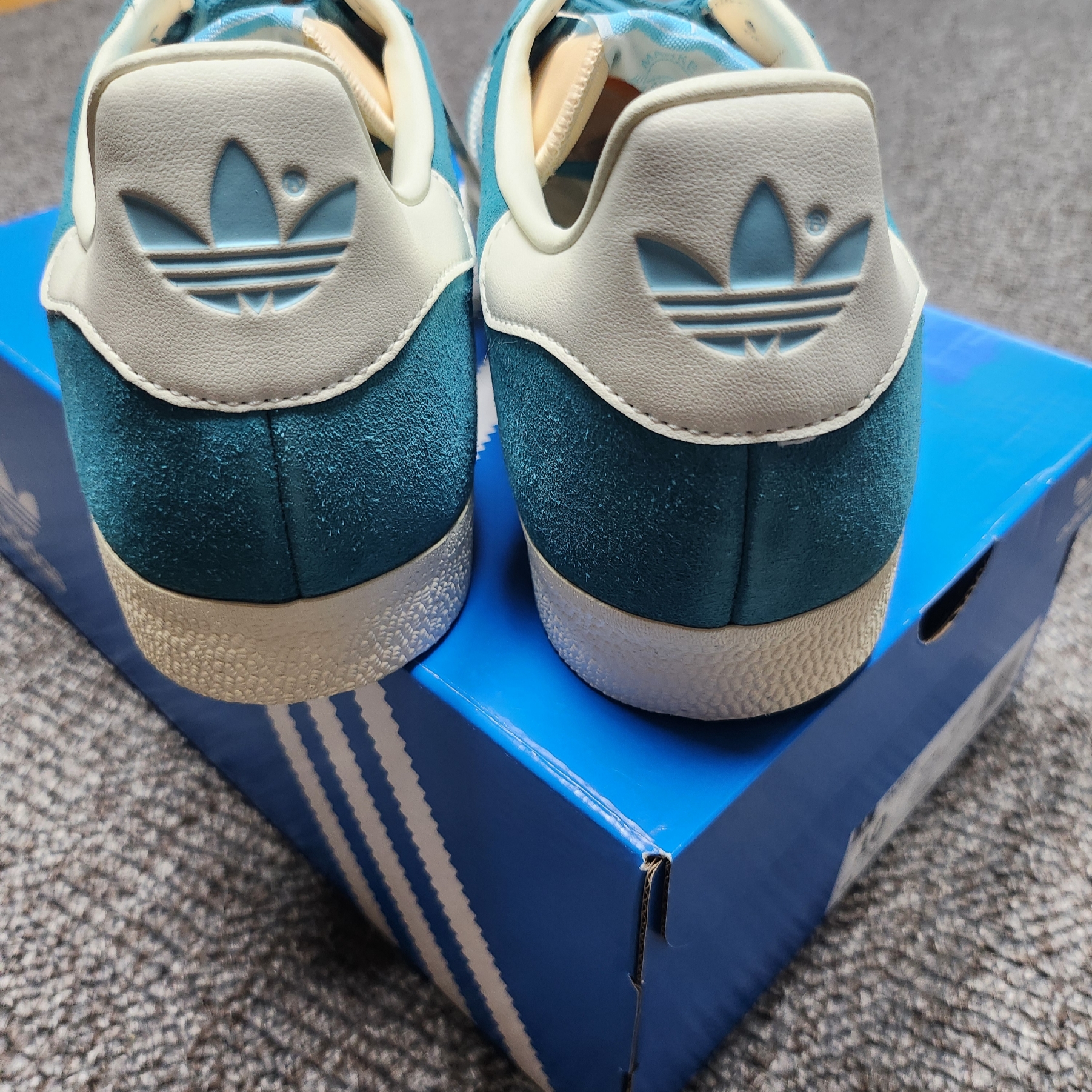 Adidas Gazelle Arctic Fusion Cream White 착용 스타일 - 2