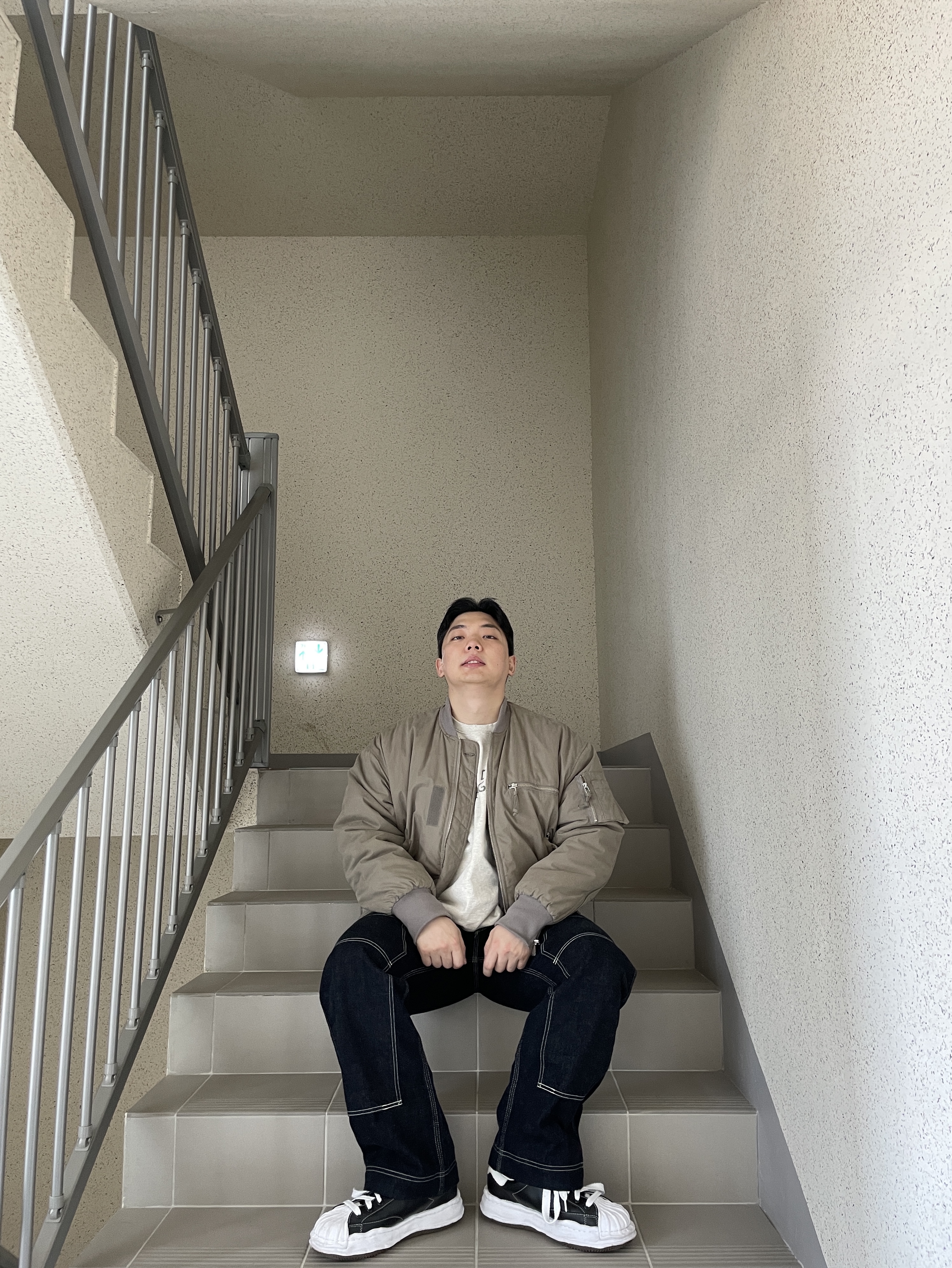 Maison Mihara Yasuhiro Blakey OG Sole Leather Low-top Sneakers Black 착용 스타일 - 3