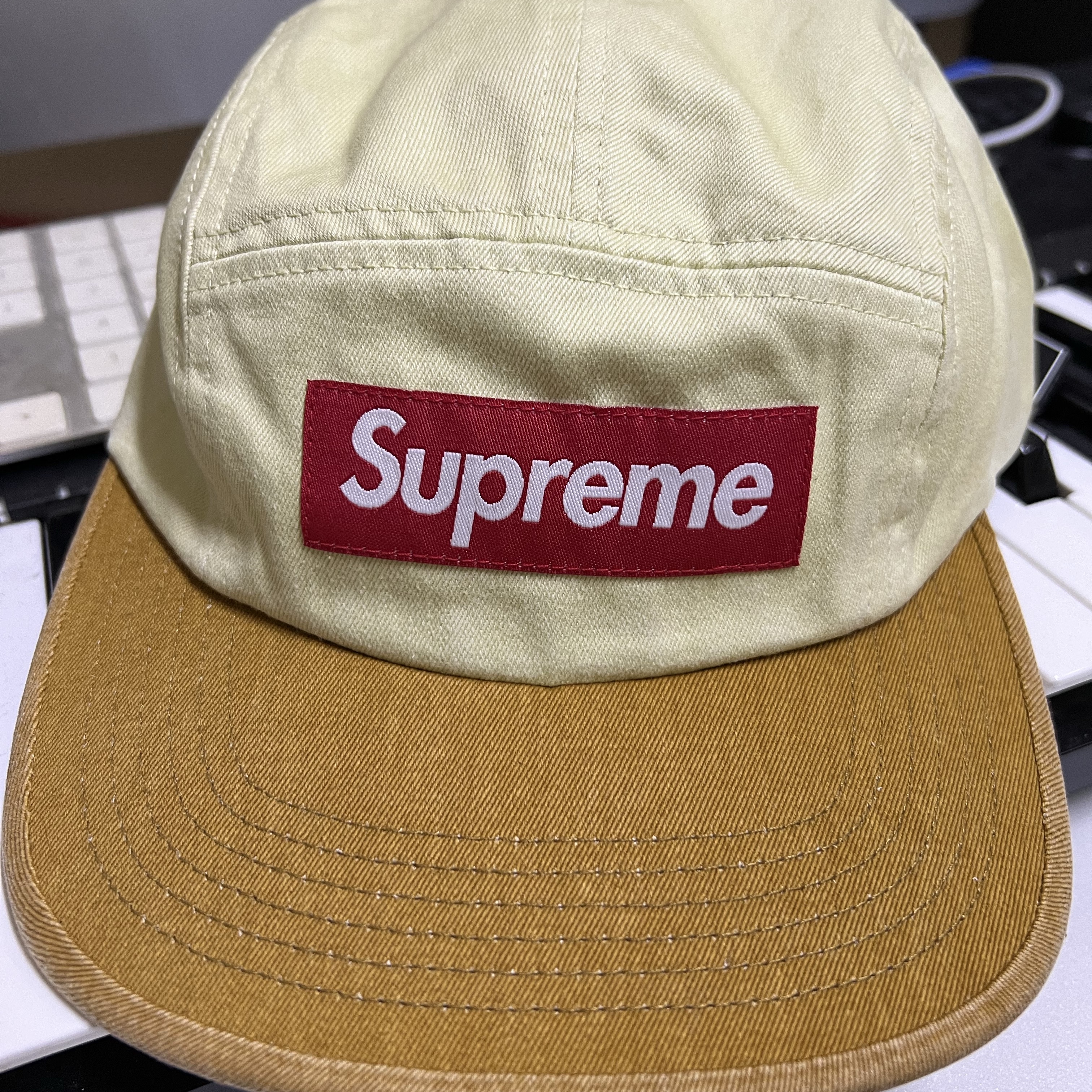Supreme Pigment 2-Tone Camp Cap Natural - 24SS 착용 스타일 - 2