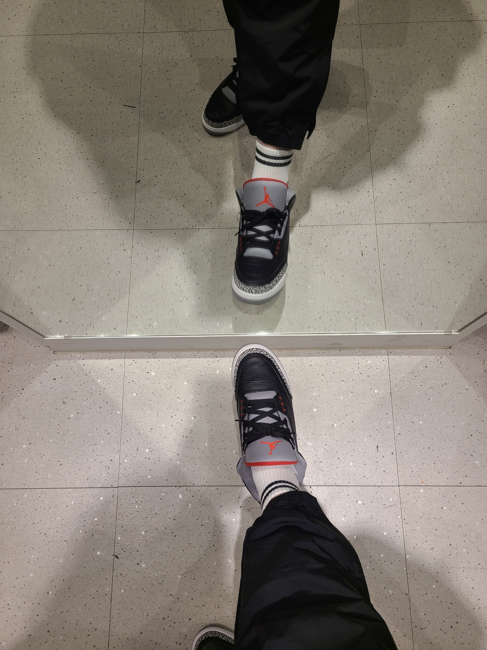 Jordan 3 Retro OG Black Cement 2018, Jordan 4 Retro Bred Reimagined 착용 스타일 - 1
