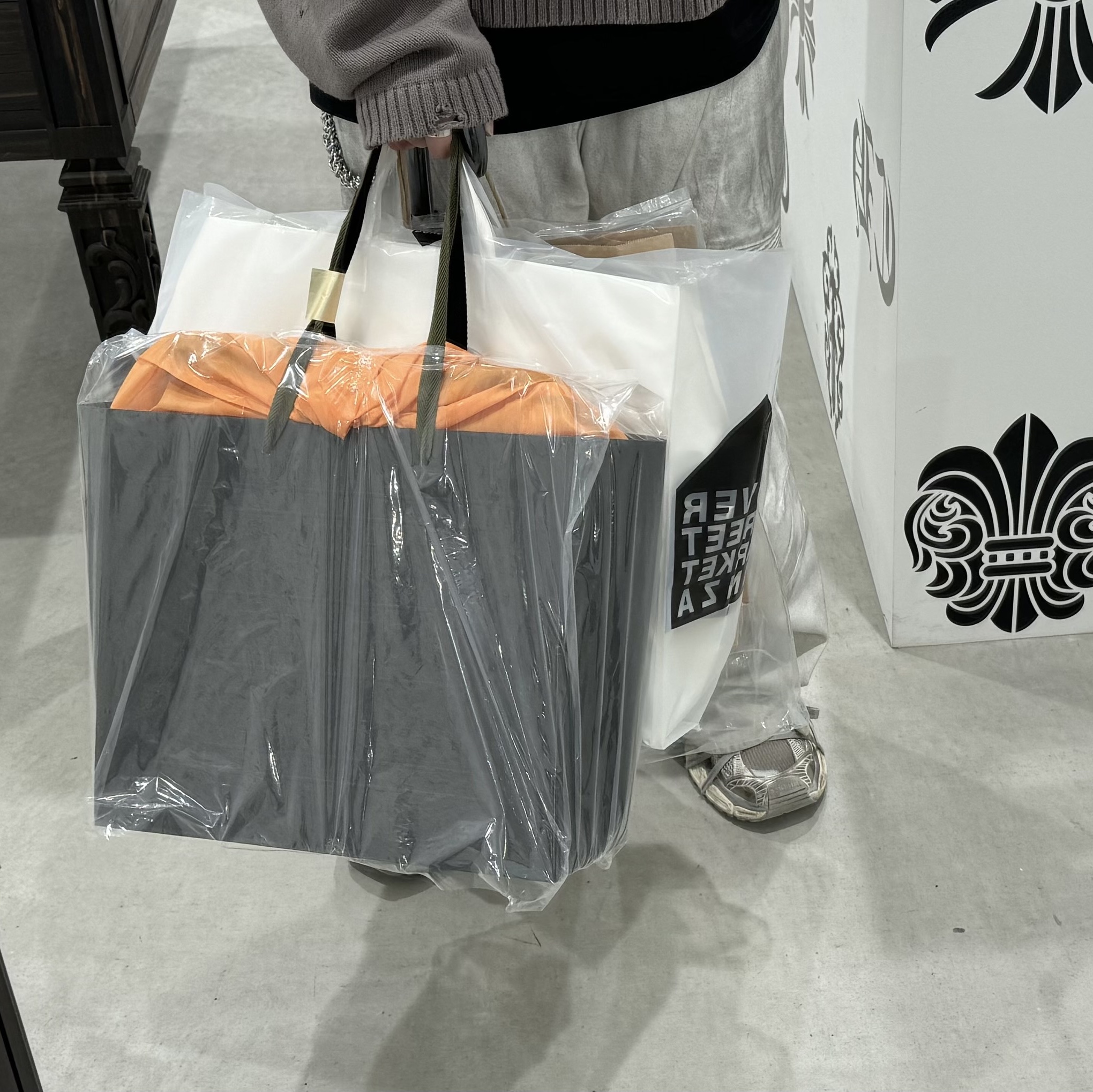 Porter PX Tanker 2Way Helmet Bag L Black, Balenciaga 3XL Sneakers Light Beige 착용 스타일 - 2
