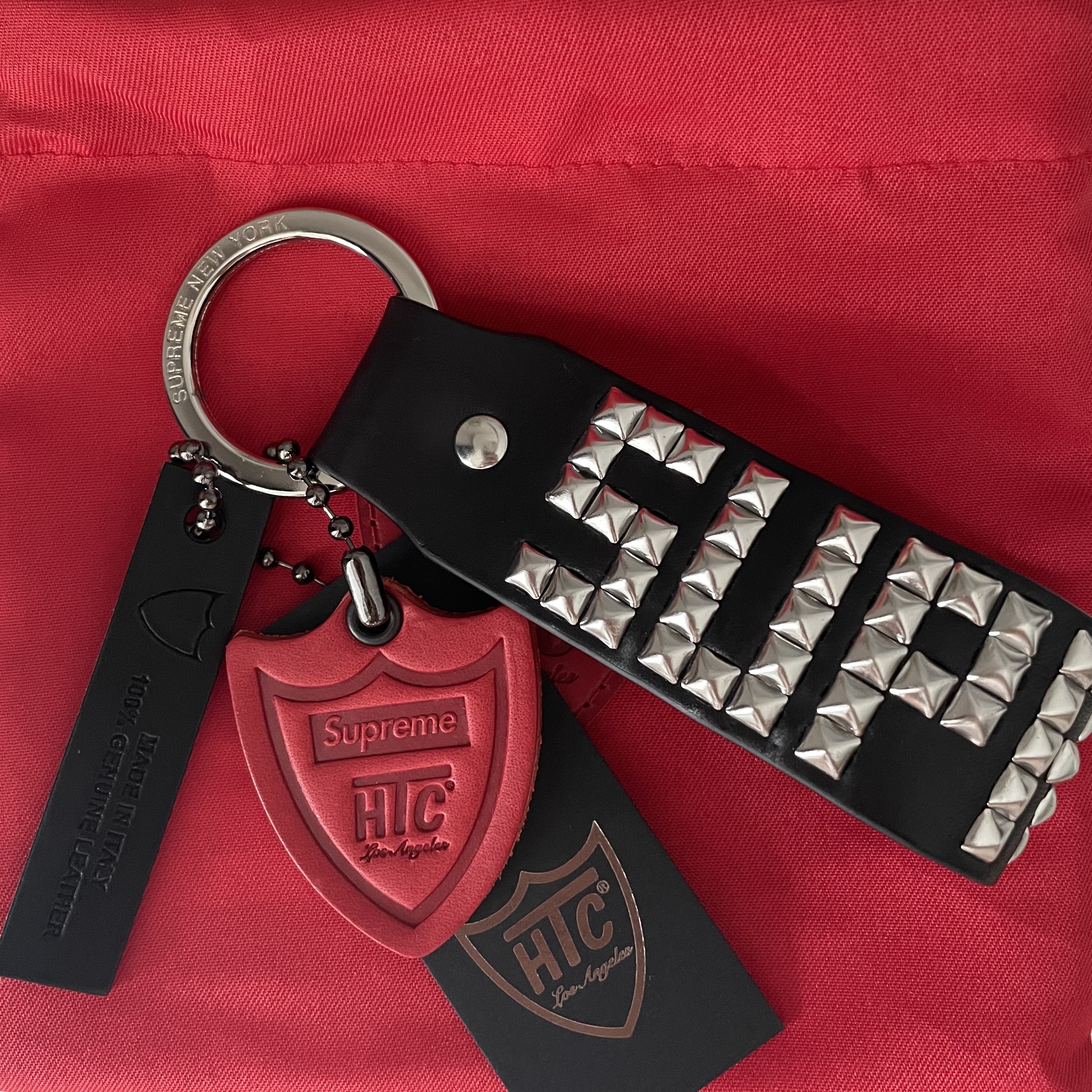 Supreme x Hollywood Trading Company Studded Keychain Black - 23SS 착용 스타일