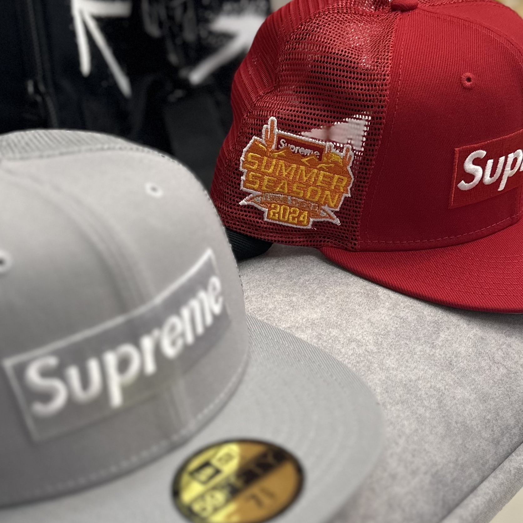 Supreme Box Logo Mesh Back New Era Grey - 24SS, Supreme Box Logo Mesh Back New Era Red - 24SS 착용 스타일