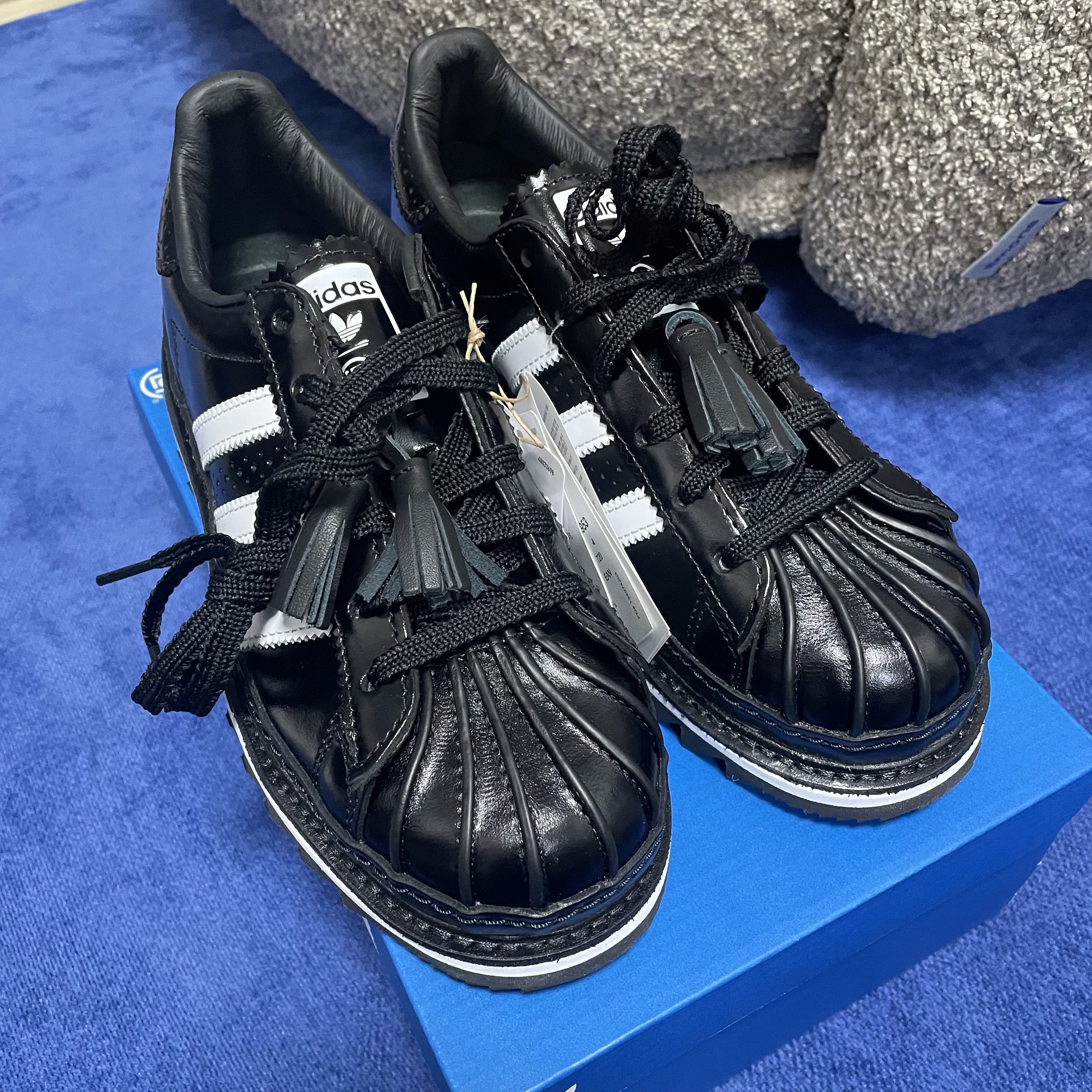 Adidas x Clot Superstar Core Black Cloud White 착용 스타일 - 1