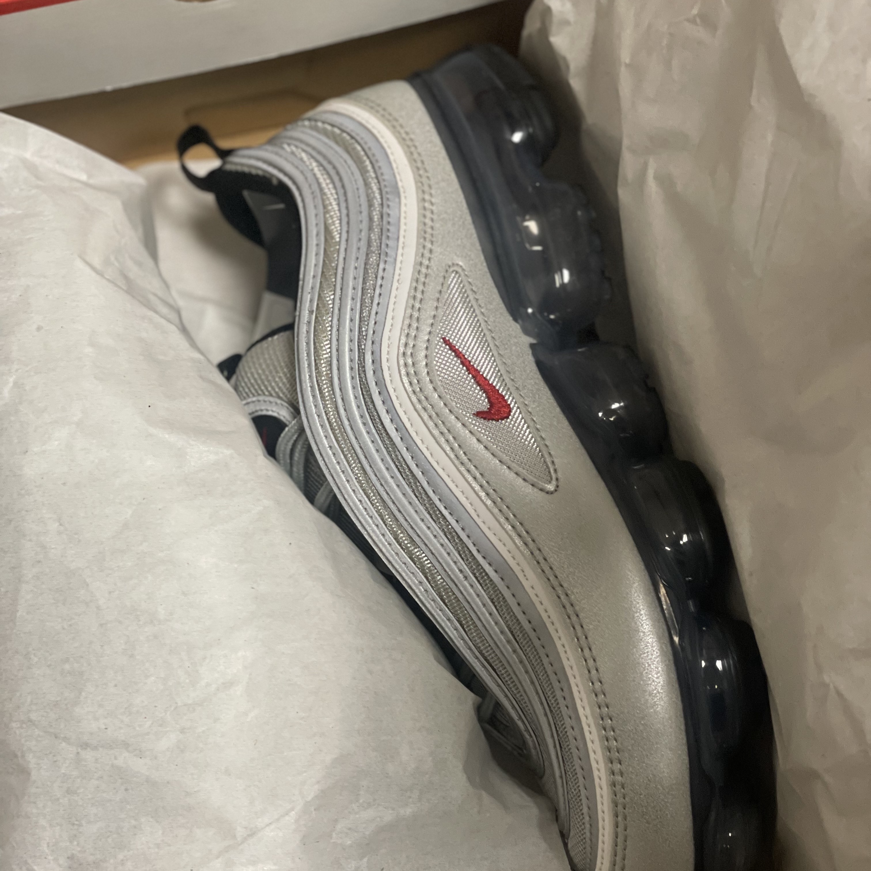 Nike Air VaporMax 97 Silver Bullet, Creed Silver Mountain Water Eau De Parfum 50ml 착용 스타일 - 2