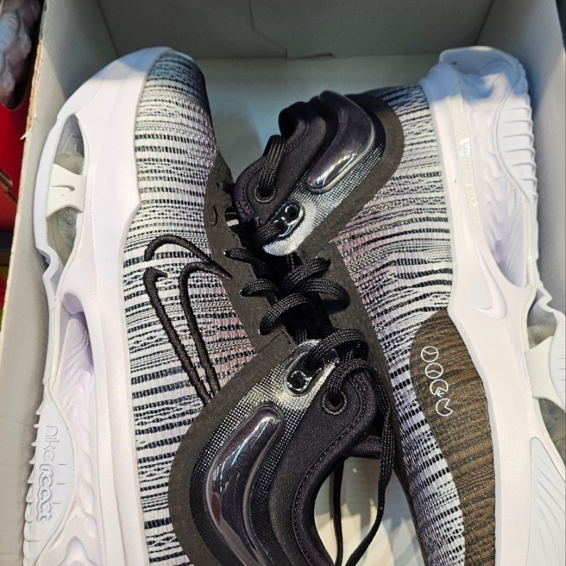Nike Air Zoom GT Jump 2 EP Black White 착용 스타일