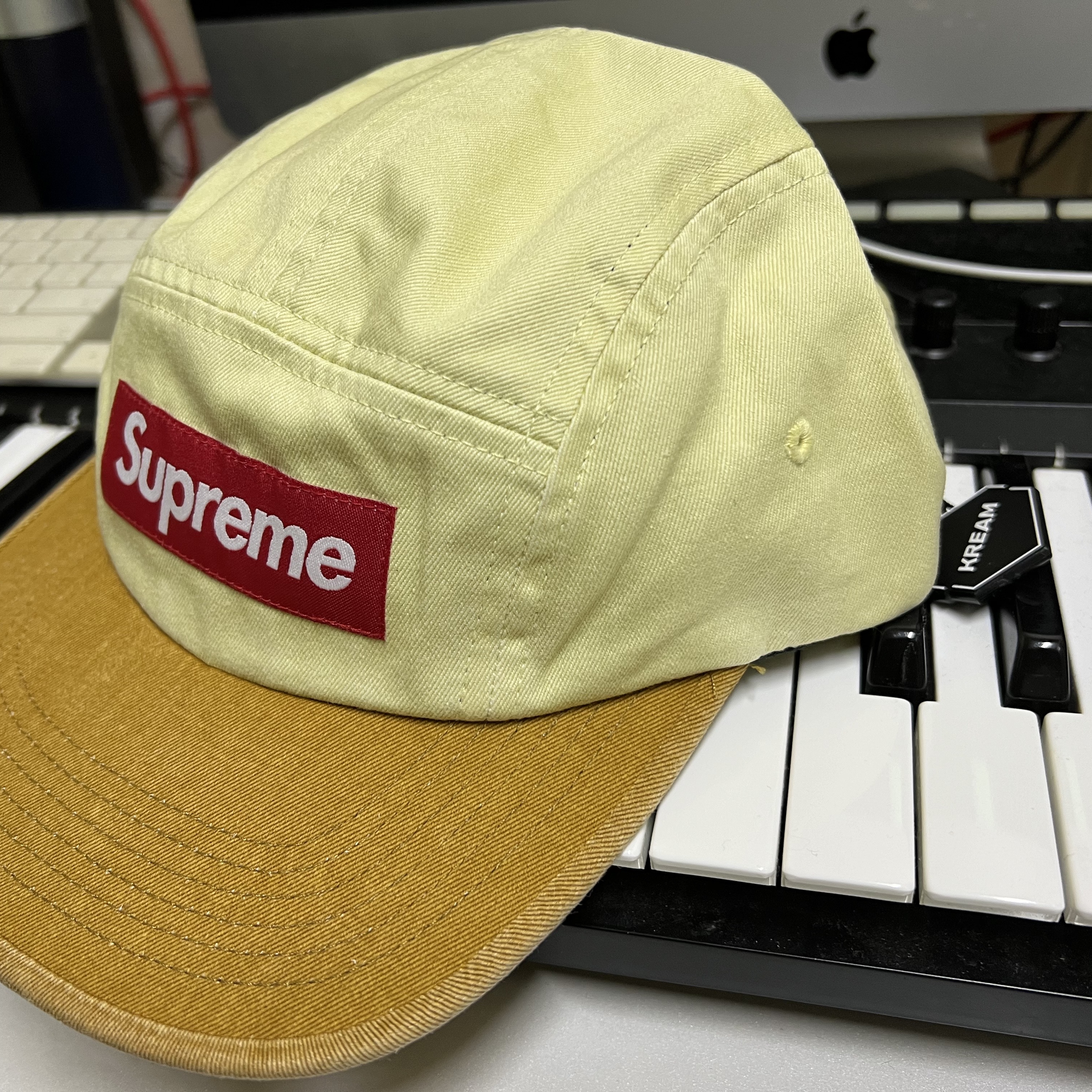 Supreme Pigment 2-Tone Camp Cap Natural - 24SS 착용 스타일 - 1