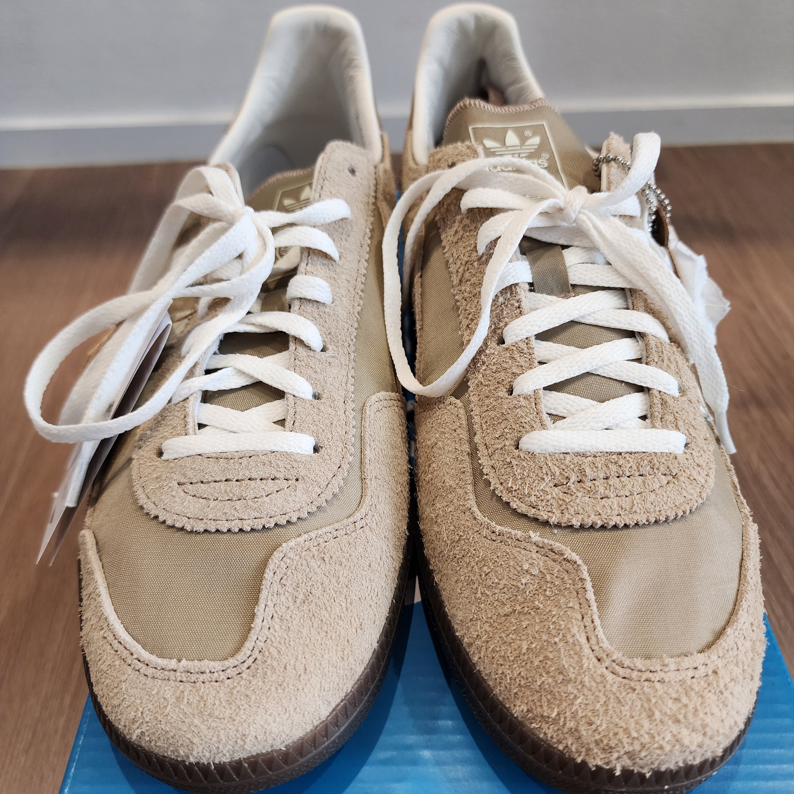 Adidas Wensley Spezial Cardboard Off White 착용 스타일 - 1