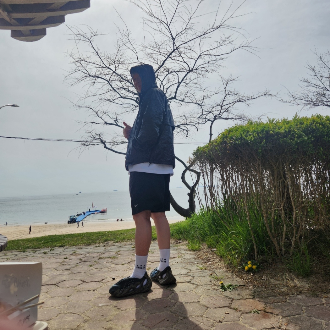 Stussy Beach Shell Wrinkled Nylon Jacket Black, IAB Studio Socks White (5 Pack) 착용 스타일 - 2