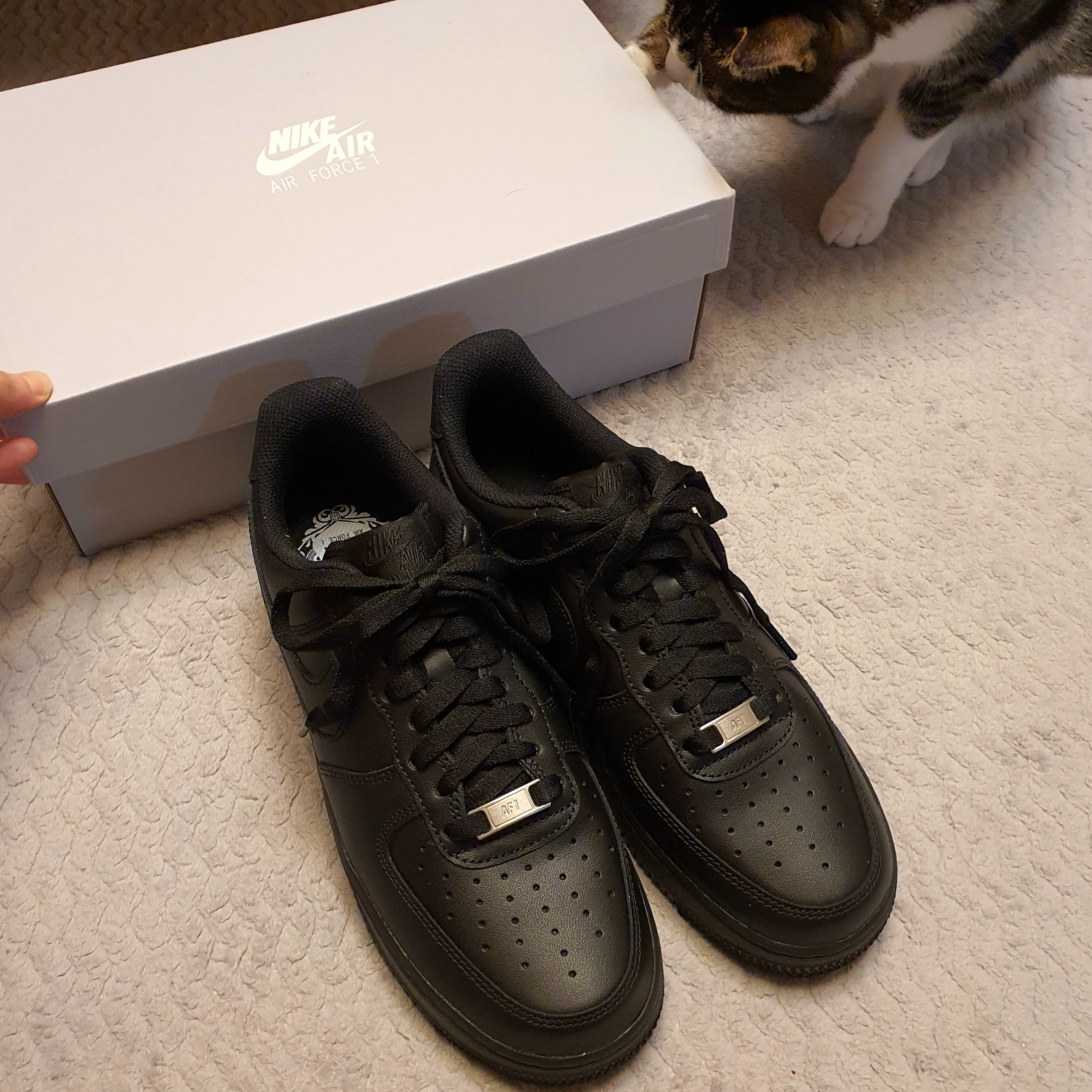 Nike Air Force 1 '07 Low Triple Black 착용 스타일 - 1