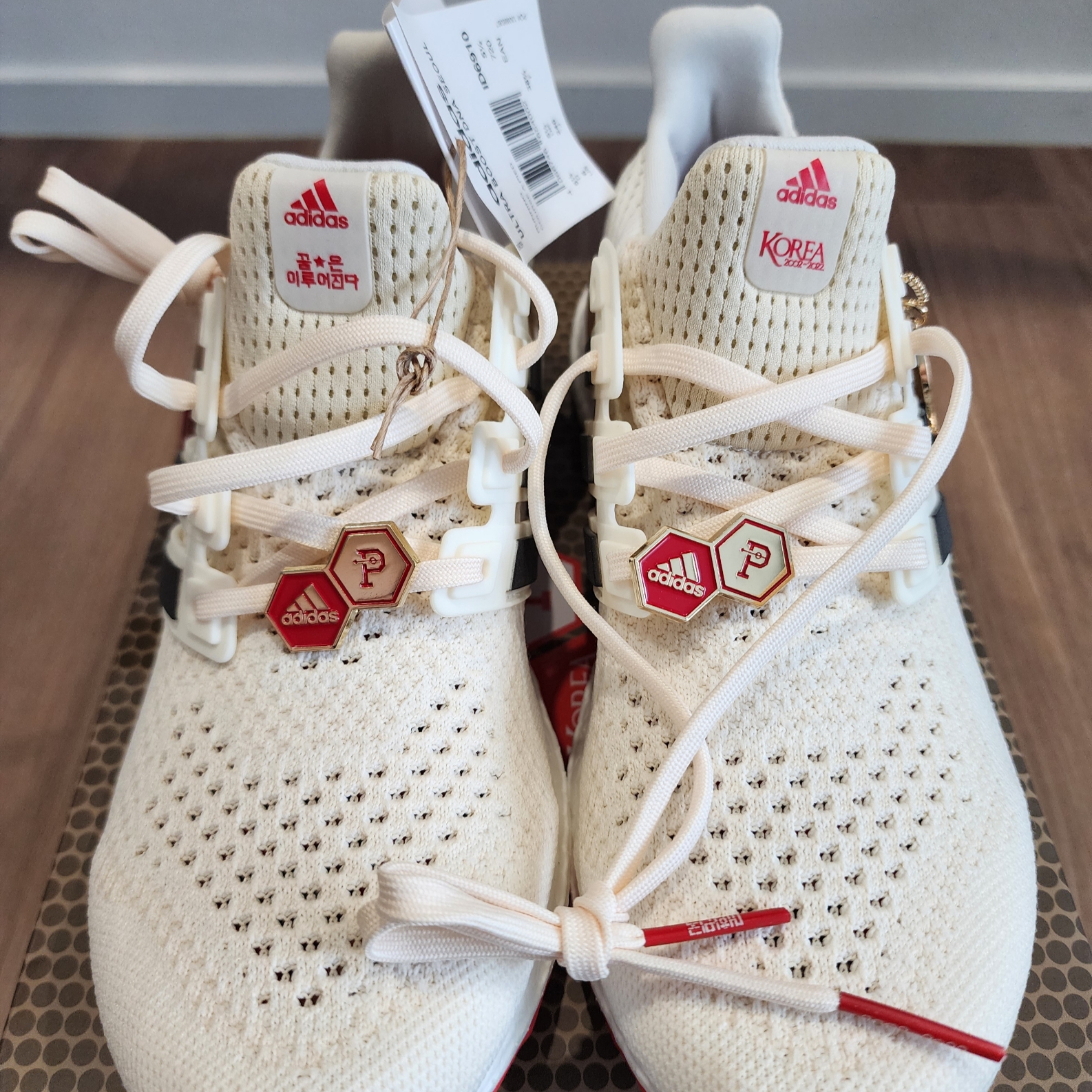 Adidas x Over The Pitch Ultraboost DNA Seoul Off White (Over The Pitch Package) 착용 스타일 - 1
