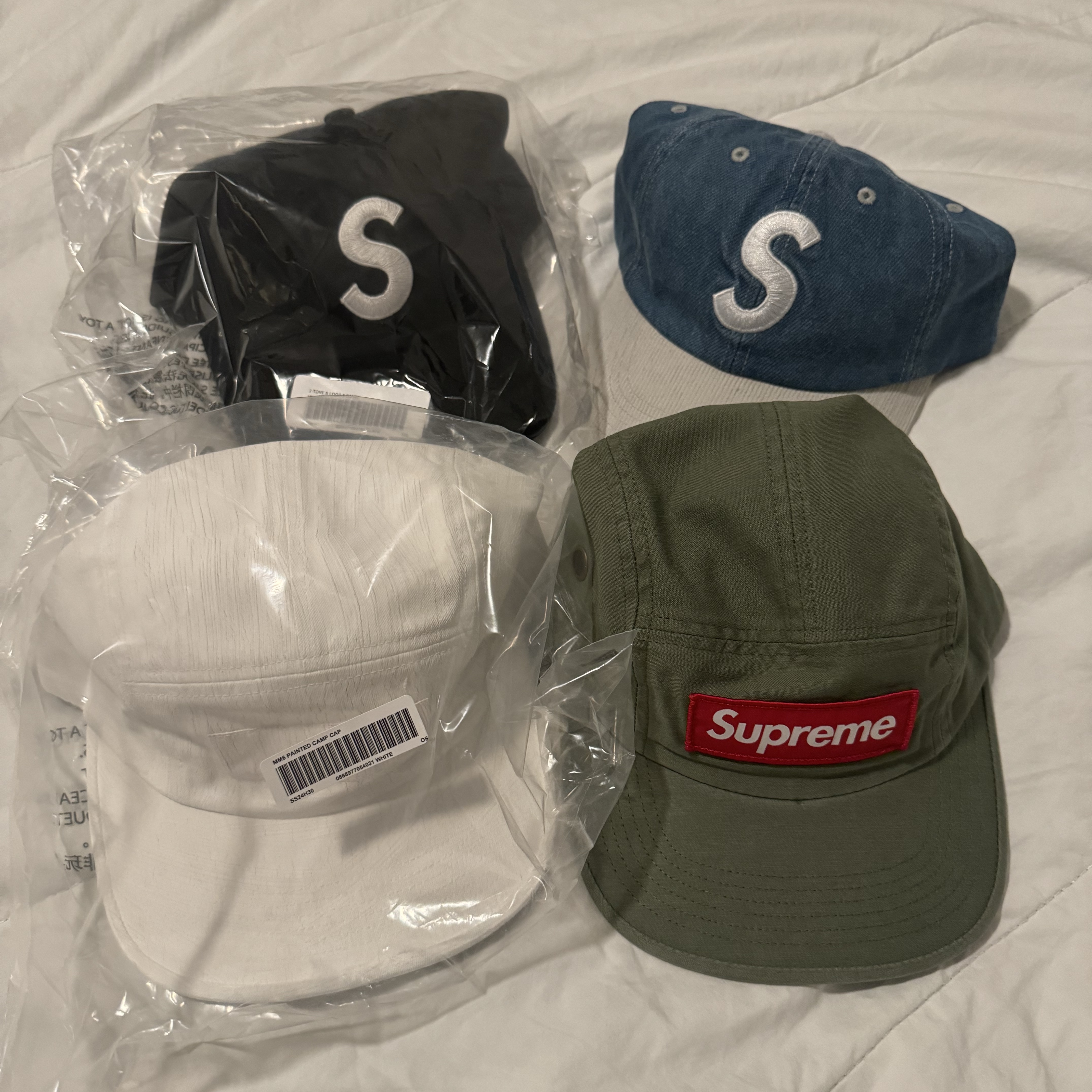 Supreme Military Camp Cap Olive - 24SS, Supreme x MM6 Maison Margiela Painted Camp Cap White - 24SS 착용 스타일