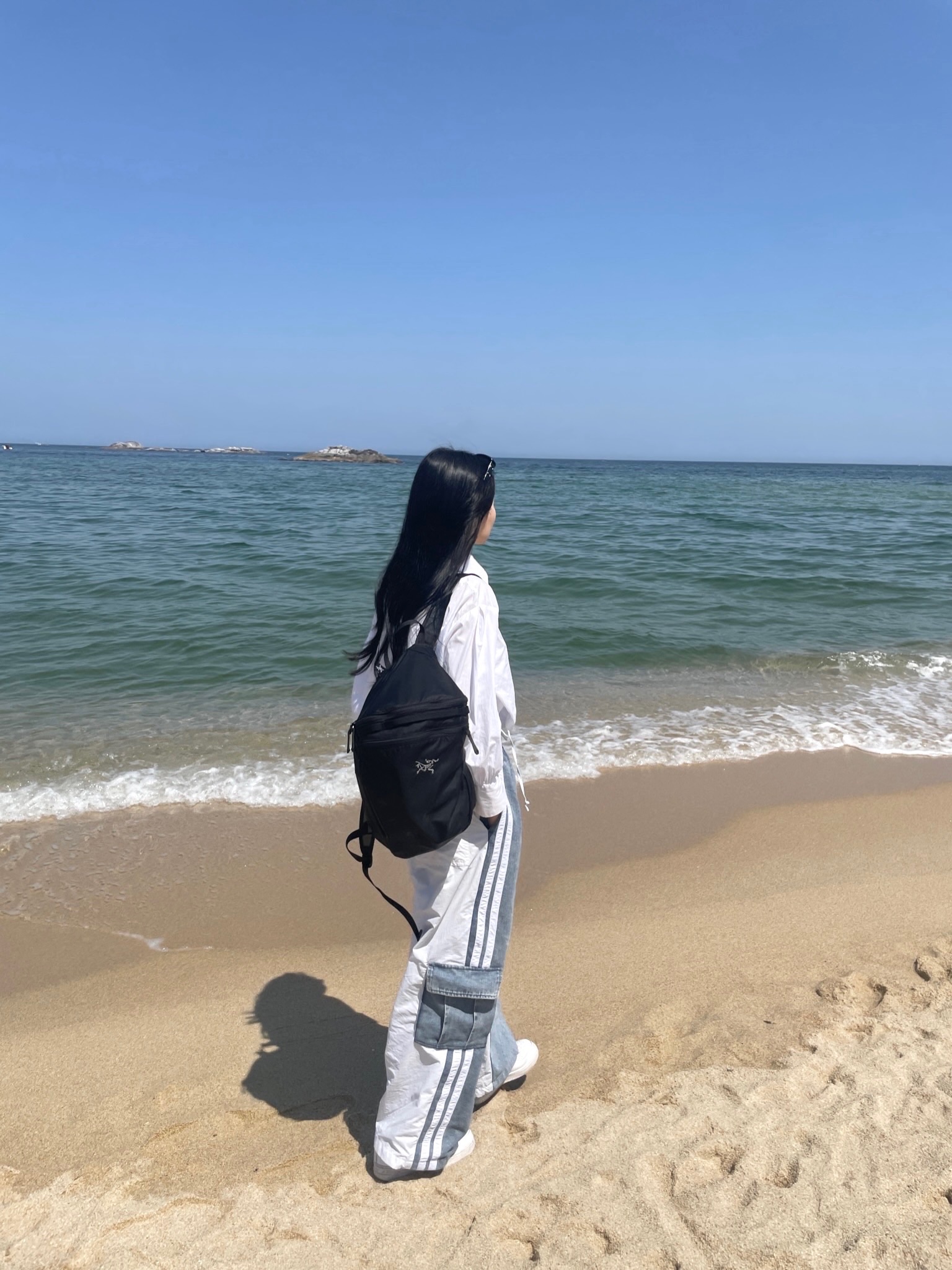 Gentle Monster x Maison Margiela MM107 Black Black, Arc'teryx Heliad 15 Backpack Black 착용 스타일 - 2
