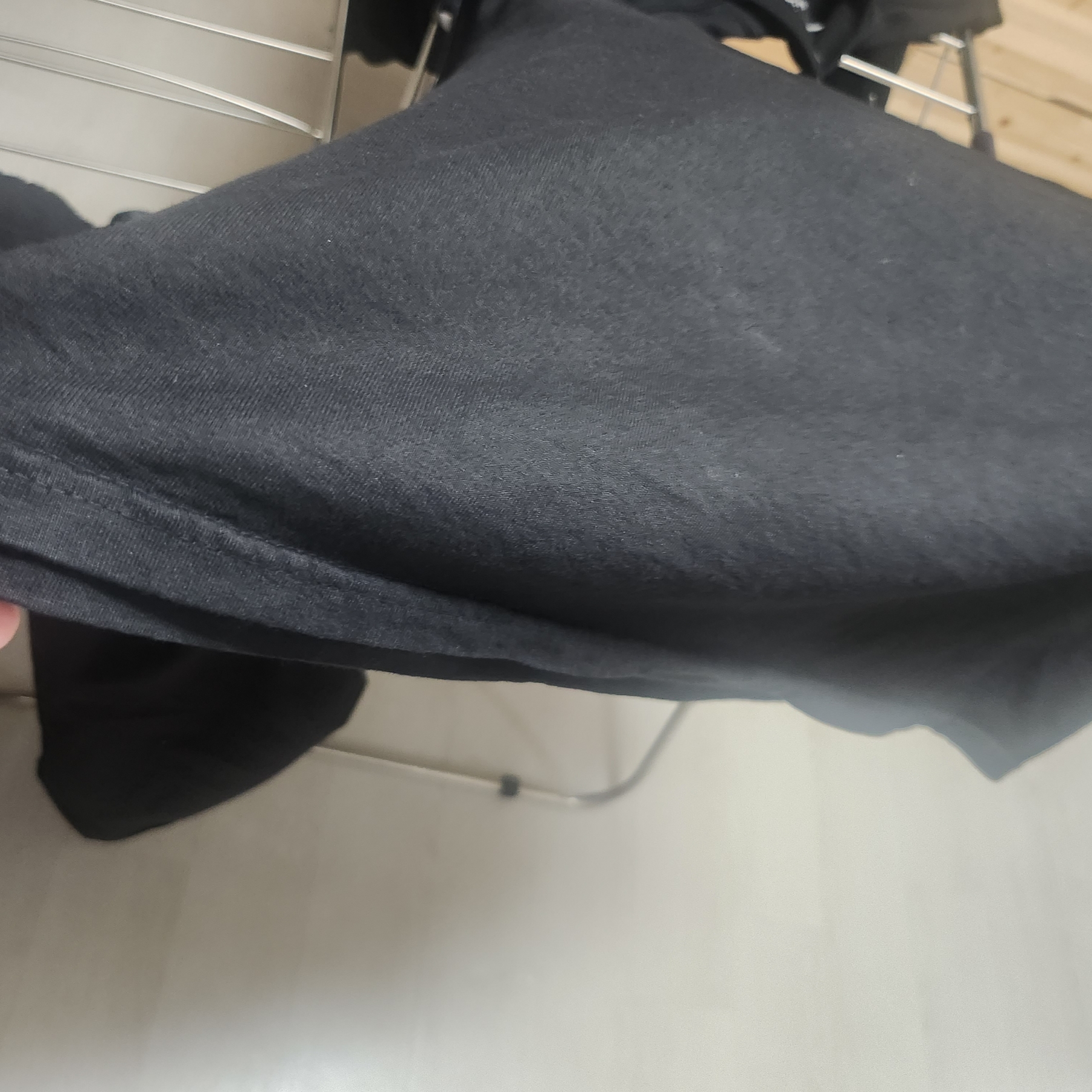 Stussy Regal Crown Pigment Dyed T-Shirt Black 착용 스타일 - 2