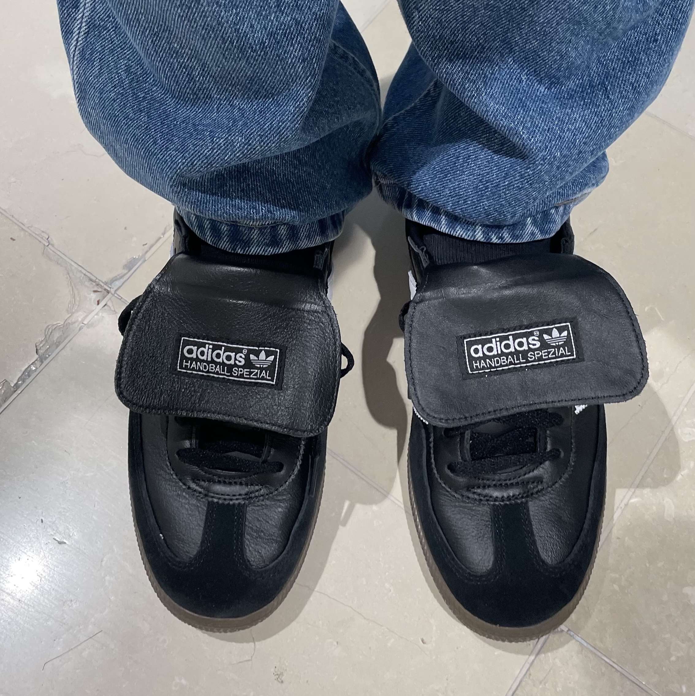 Adidas Spezial Handball Core Black Cloud White 착용 스타일 - 2