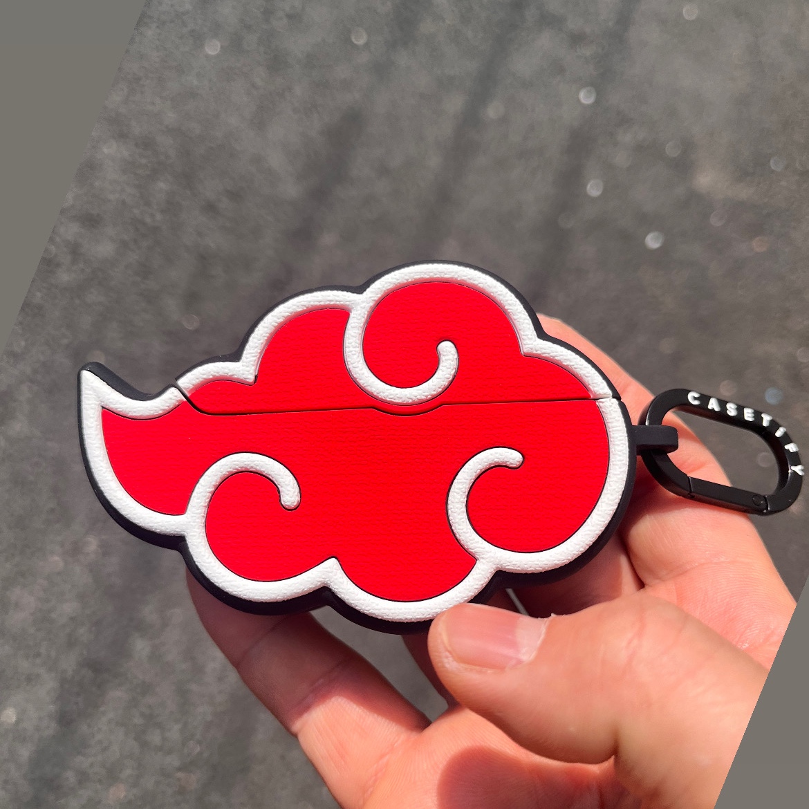 Casetify x Naruto Akatsuki Cloud Collectible AirPods Pro 1st/2nd Case Matt Charcoal 착용 스타일