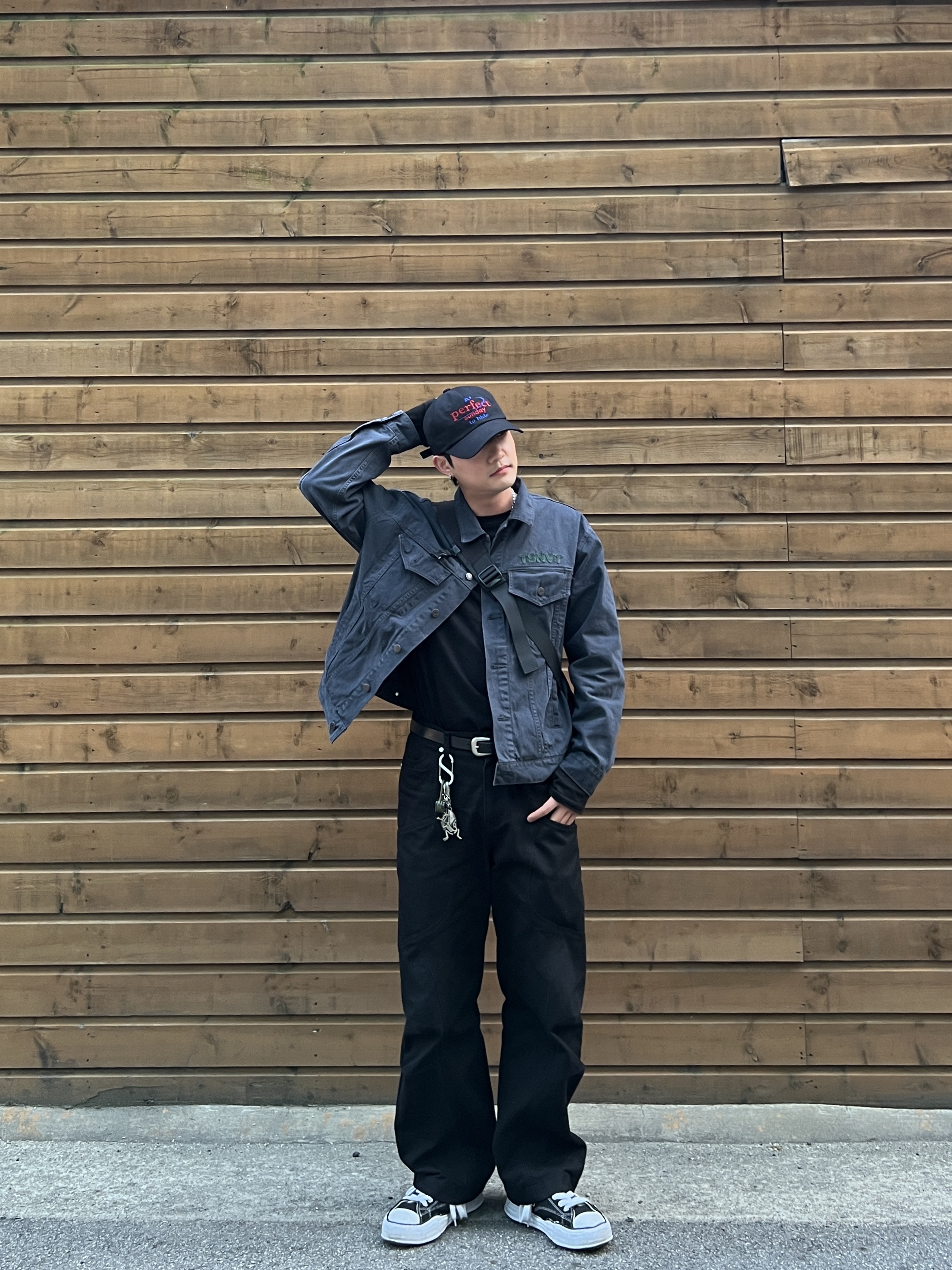 Thisisneverthat TSNVT Trucker Jacket Off Black, Maison Mihara Yasuhiro Peterson OG Sole Canvas Low Sneakers Black 착용 스타일 - 2