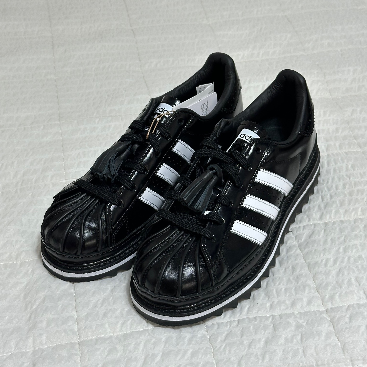 Adidas x Clot Superstar Core Black Cloud White 착용 스타일