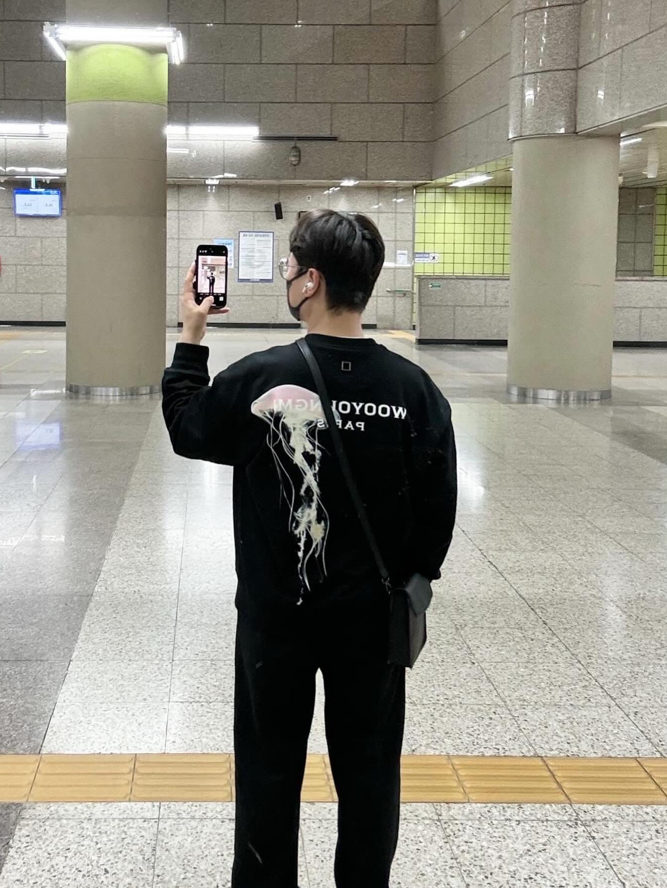 Jordan 1 Retro Low OG Black Toe, Wooyoungmi Luminous Jellyfish Back Logo Sweatshirt Black - 24SS 착용 스타일 - 4