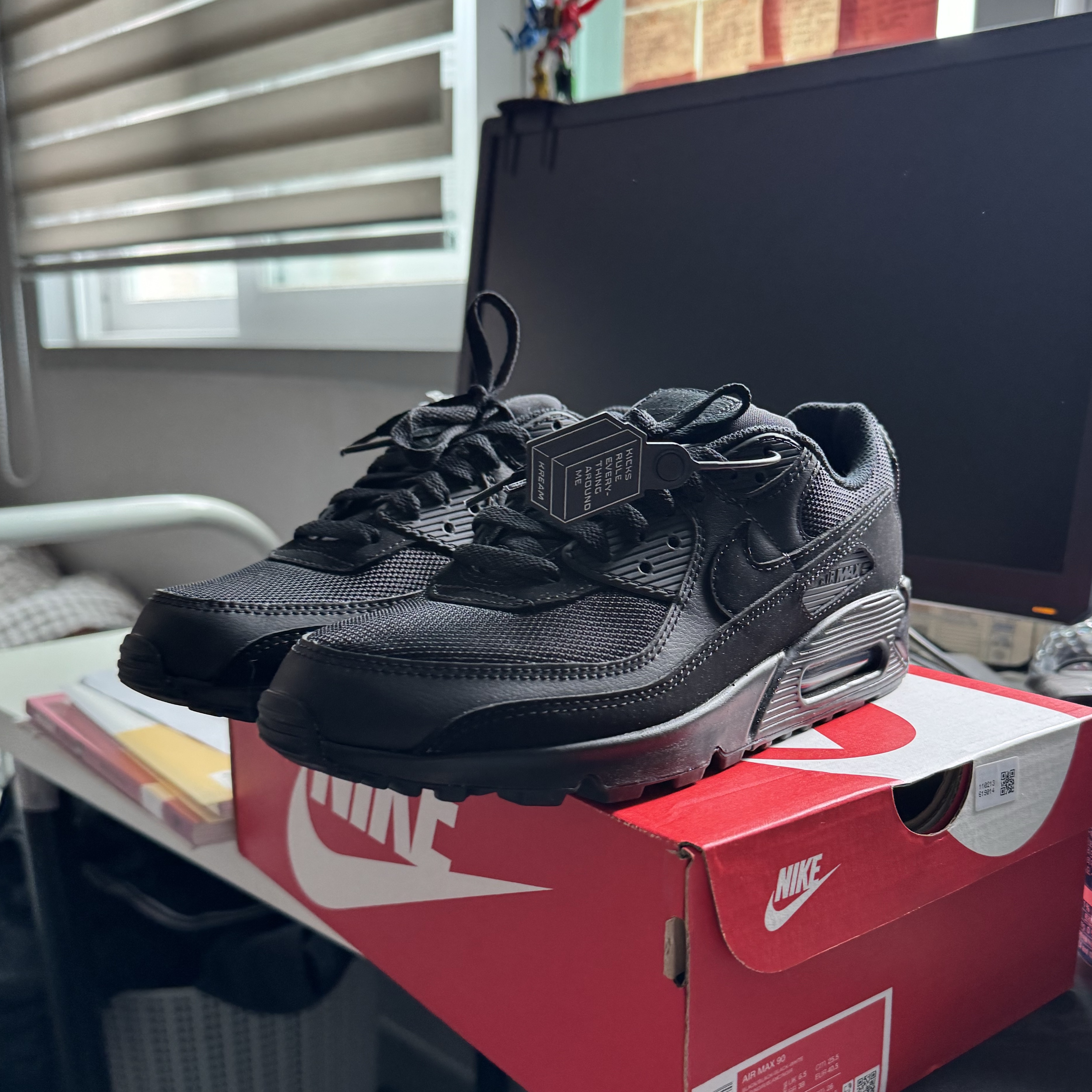 Nike Air Max 90 Triple Black 착용 스타일