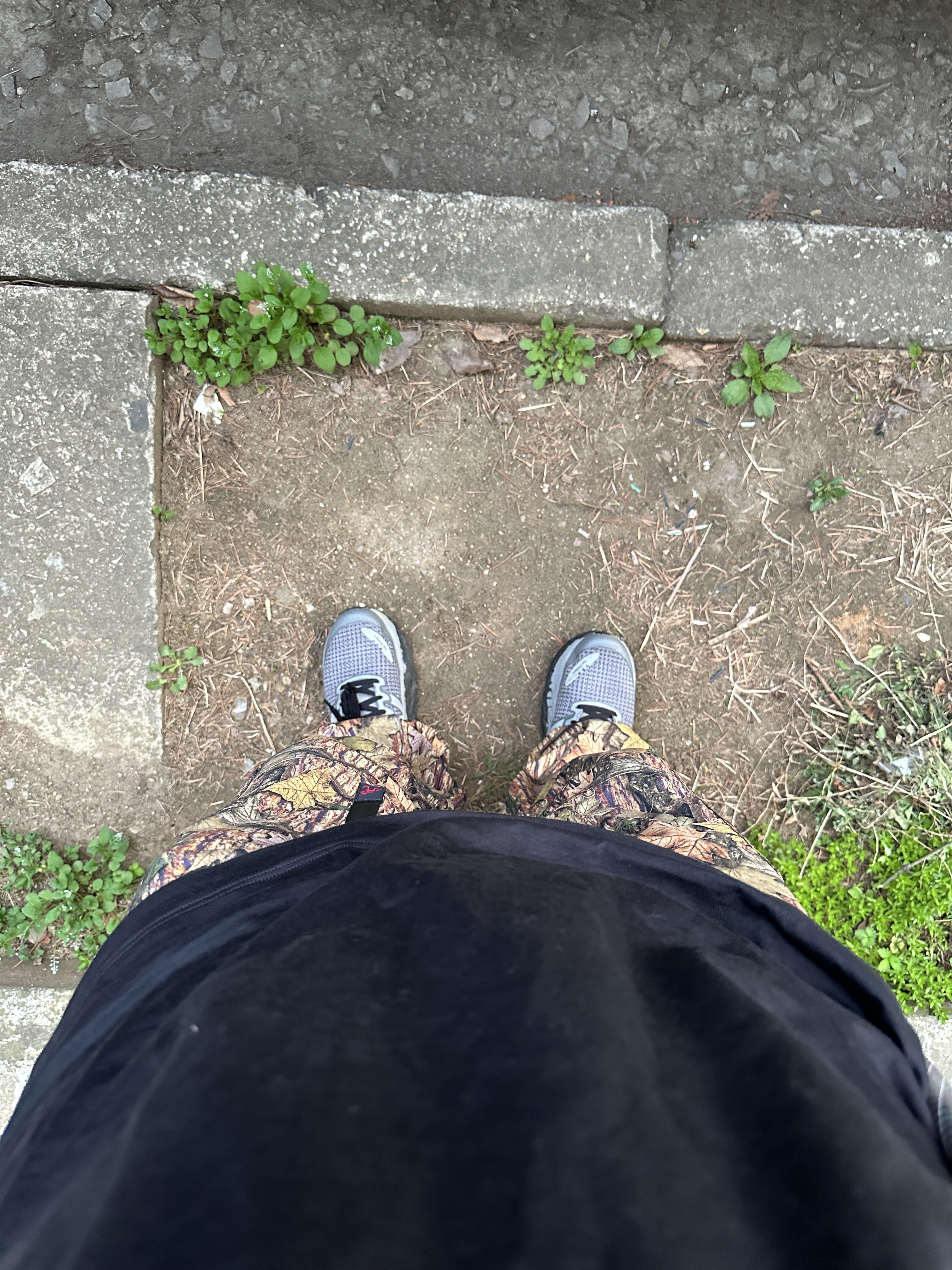 New Balance x Cayl Fresh Foam X More Trail v3 Shadow Grey 착용 스타일