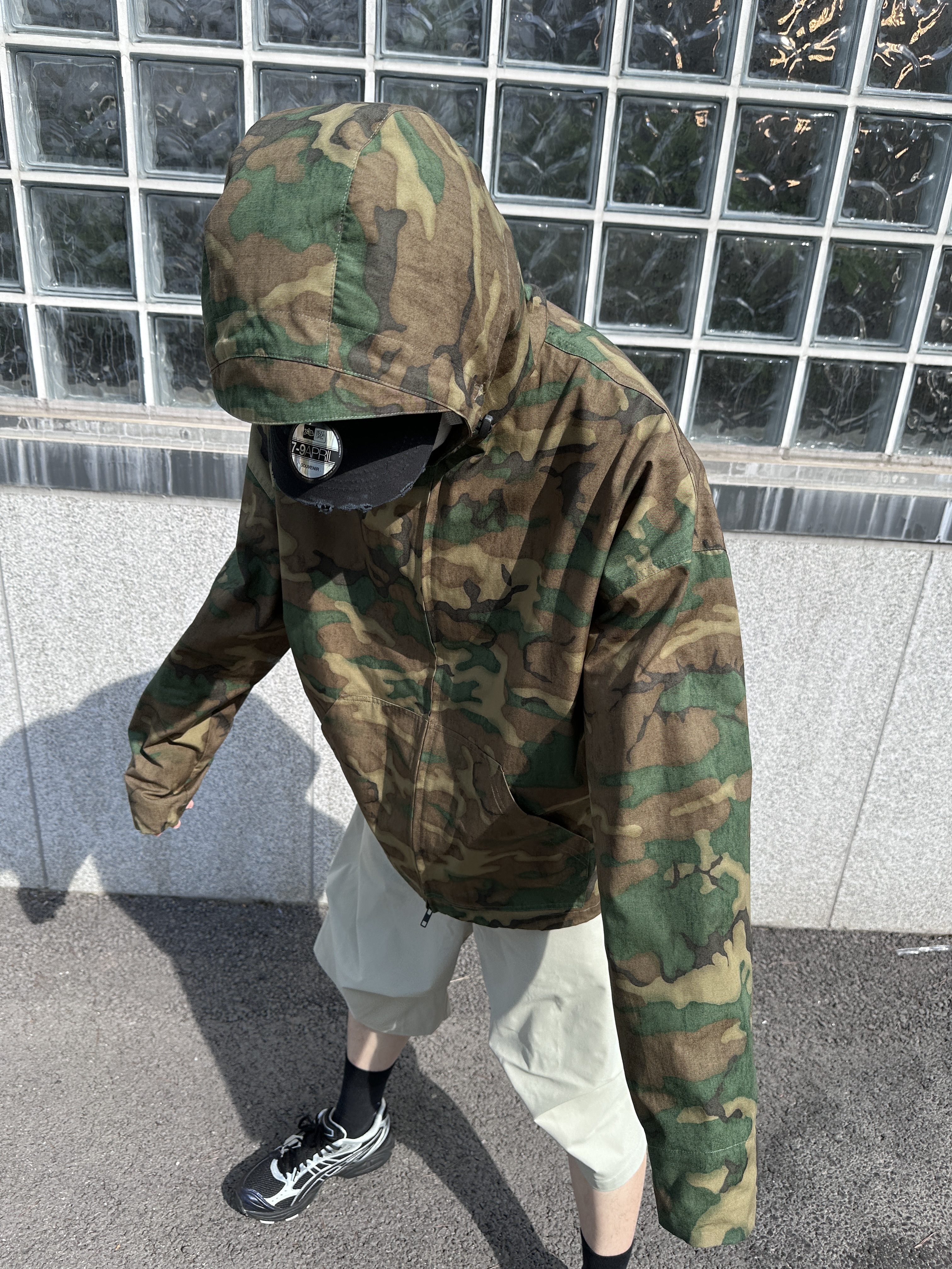 Nonnod Zip Jacket Camo, Nonnod Alpine Carpenter Shorts Beige 착용 스타일 - 4