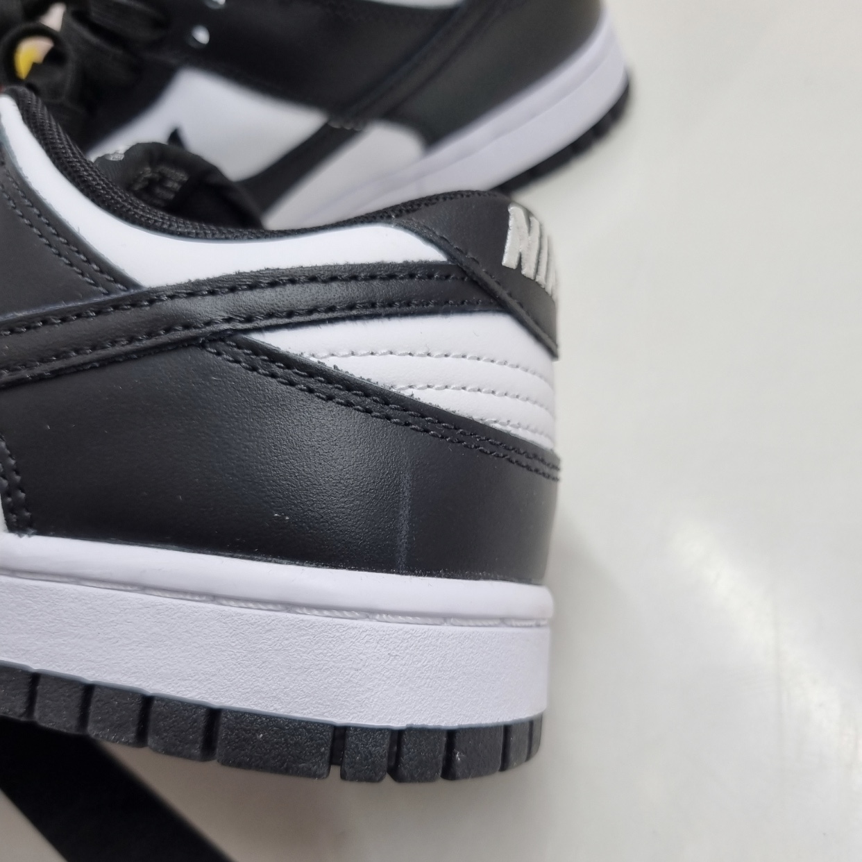 Nike Dunk Low Retro Black 착용 스타일 - 4