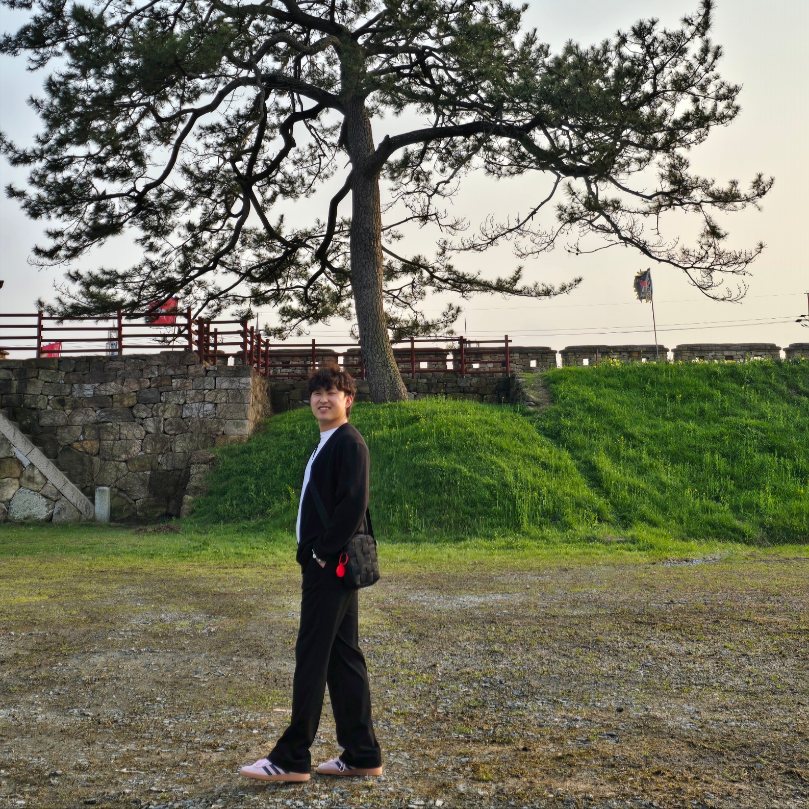 Palace Gore-Tex R-TEK Jacket Black - 23FW, Nike Air Force 1 '07 Low White 착용 스타일 - 2