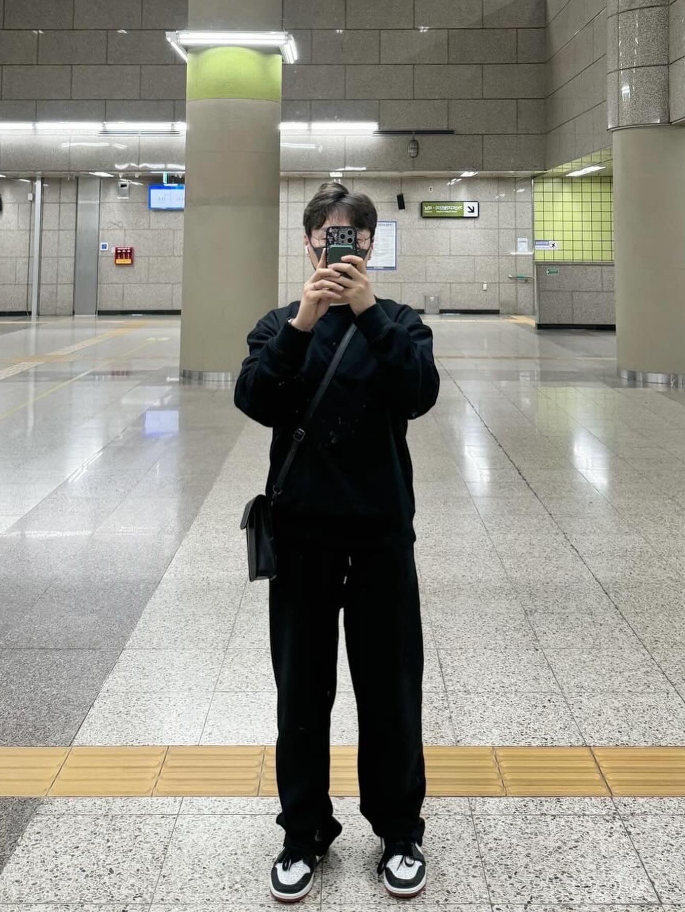 Jordan 1 Retro Low OG Black Toe, Wooyoungmi Luminous Jellyfish Back Logo Sweatshirt Black - 24SS 착용 스타일 - 1